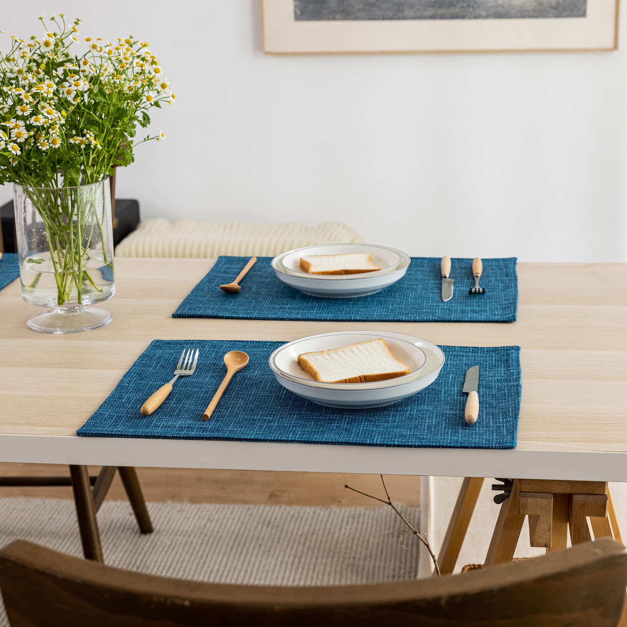 Kevin Textile - Juego de 4 manteles individuales lavables resistentes al calor para fiestas, cena buffet, 33 x 48 cm, color azul marino