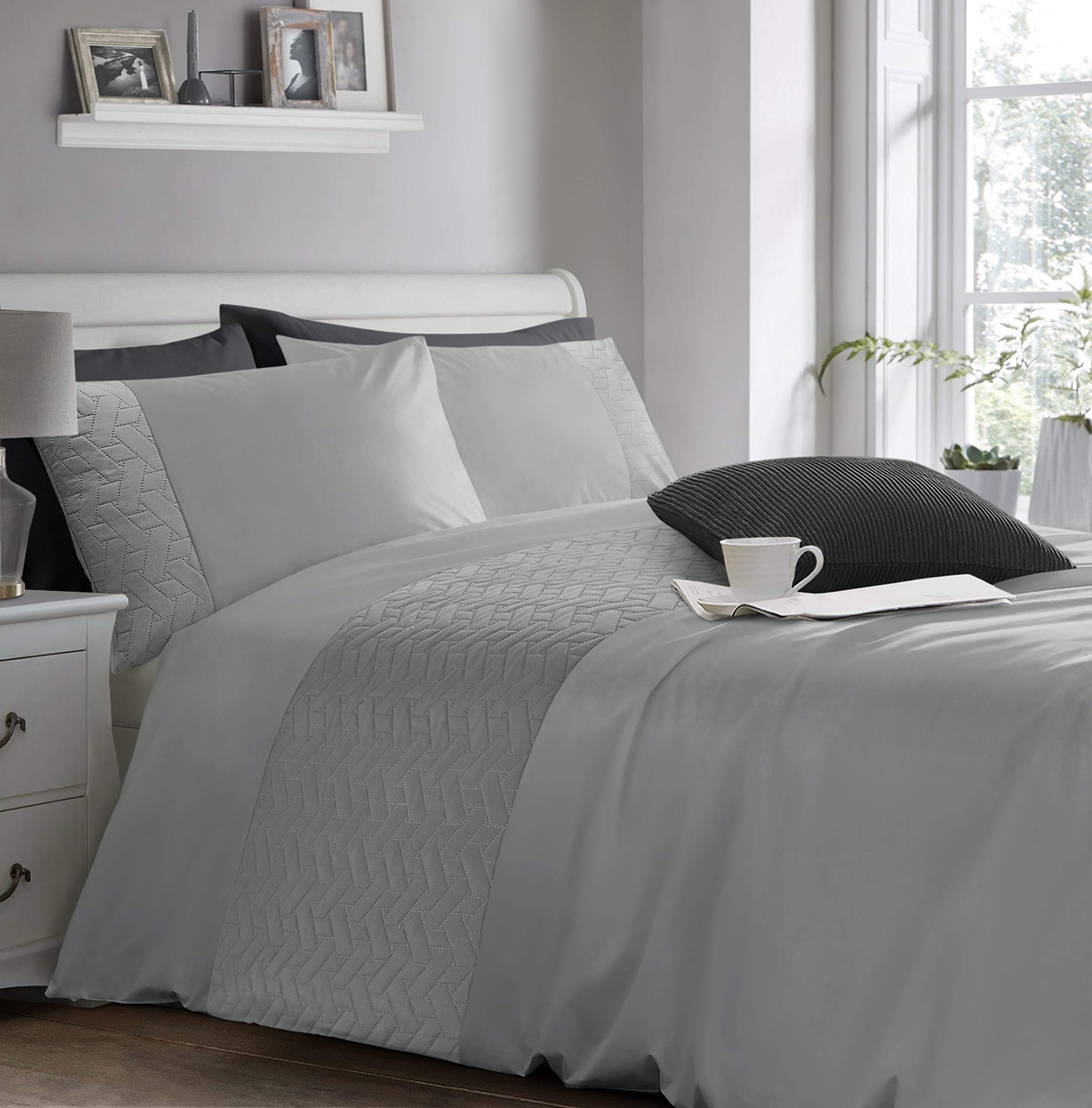 Pinsonic Quilted Soft Touch Duvet Cover Set Pillowcase(s) Non Iron Fade Resistant Bed Sheets Button Enclosure Premium Fabric Long Lasting Easycare 200 Thread Count (Silver, King (U.K. Standard))