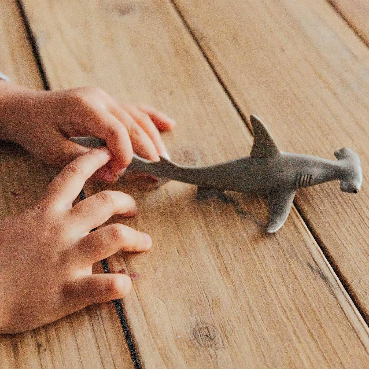 Safari Ltd. Hammerhead Shark Figurine - Detailed 6.5" Plastic Model Figure - Fun Educational Play Toy for Boys, Girls & Kids Ages 1+