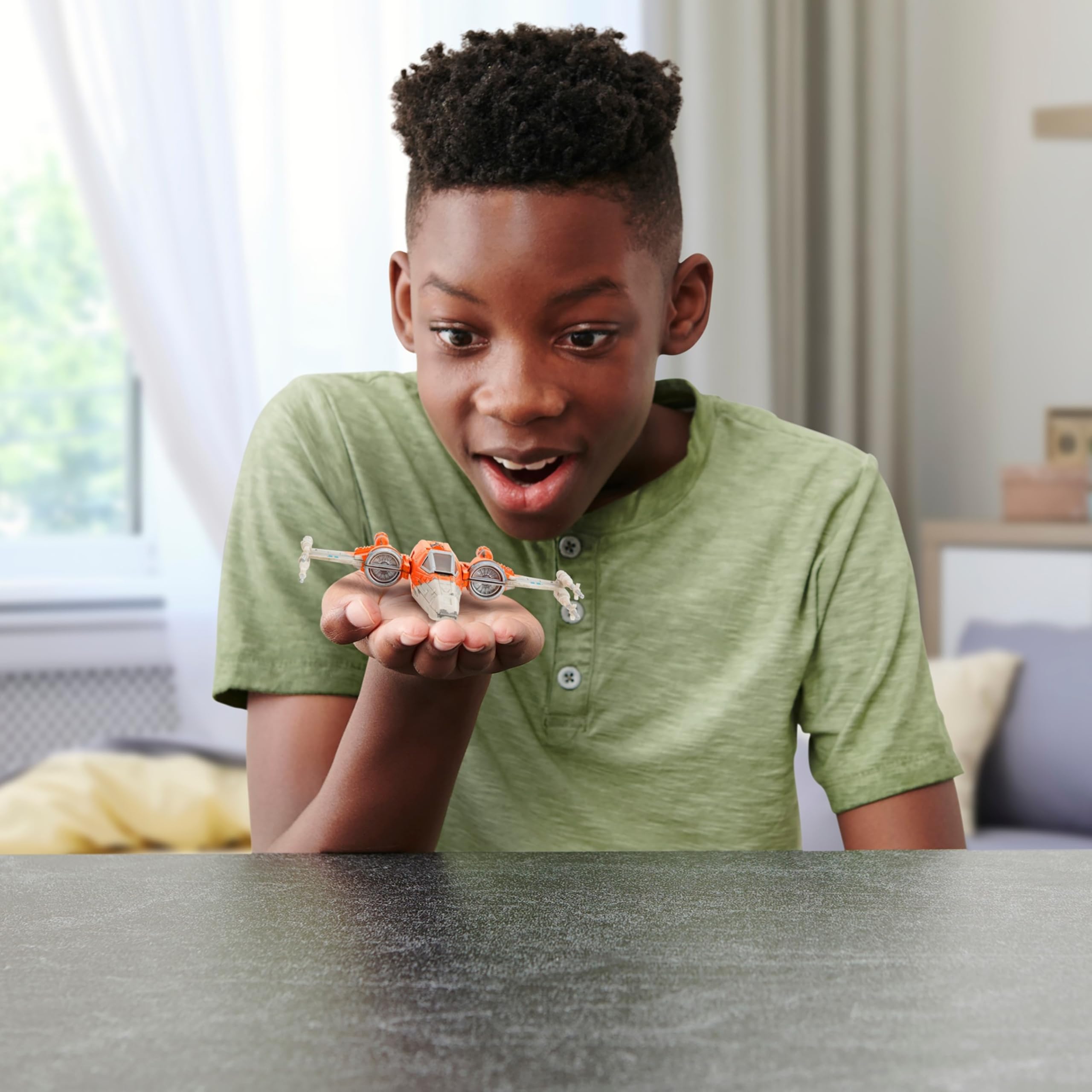 Bizak Star Wars Galaxy Squadron Schiff T70 Xwing Orange Medium, Maßstab 12 cm mit 1 Figur, offizielles Lizenzprodukt, für Sammler der Saga Fans (62610330)