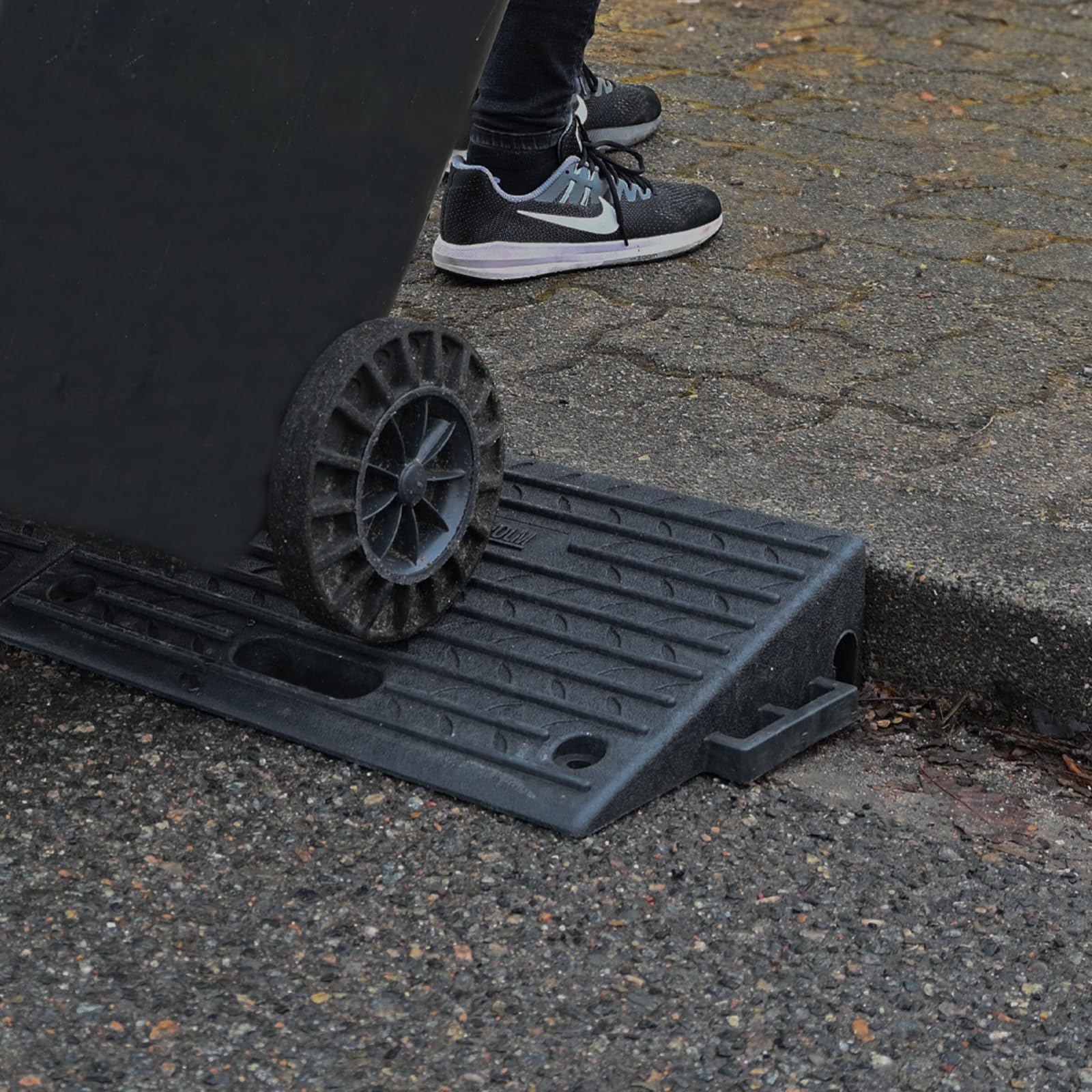 Bordsteinrampe für 10 cm Ausgleich aus Robustem Gummi - Rampe für Rollstuhl, Türschwelle, Auto, Motorrad und Bordsteinkanten - 2 Stück