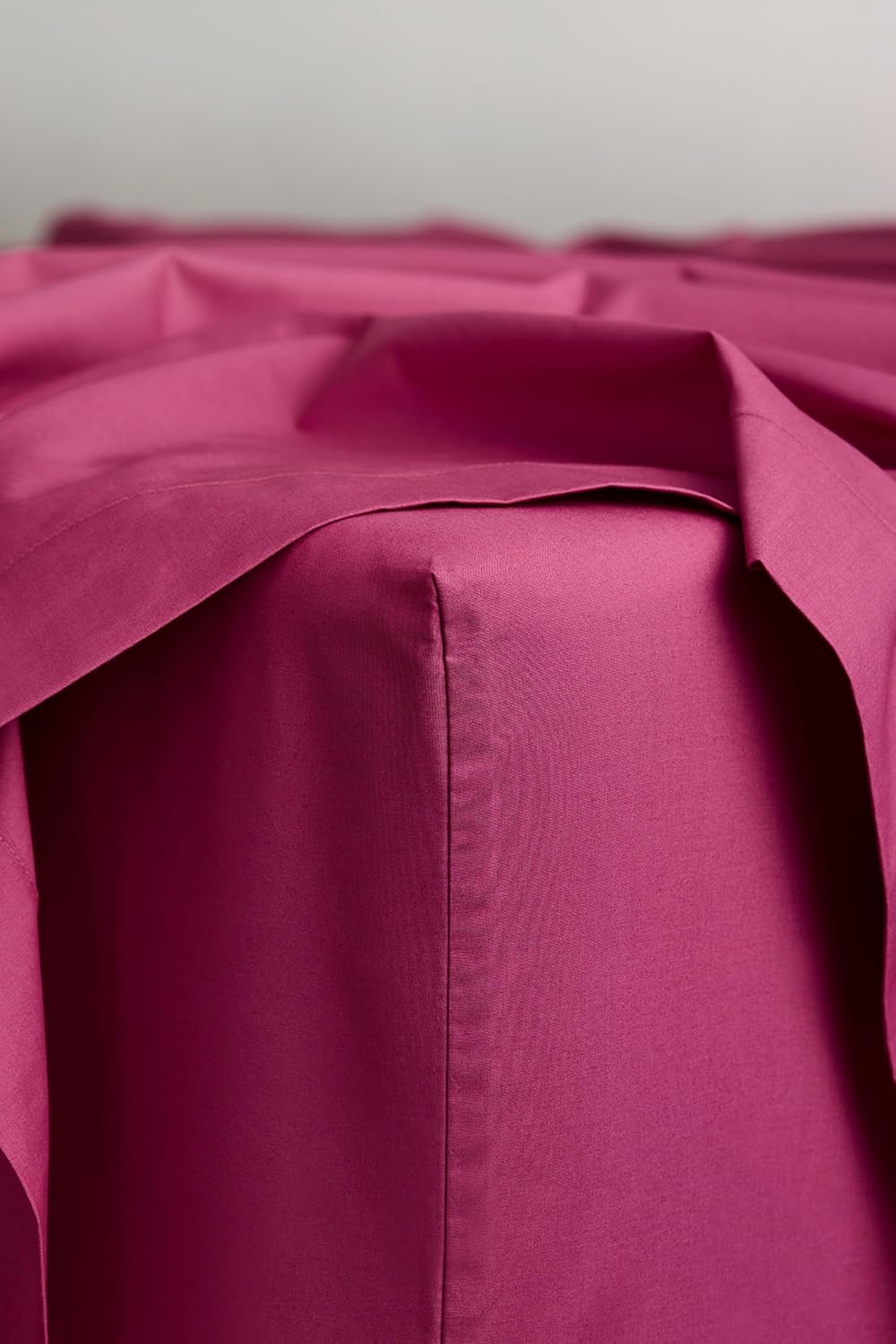 Bed Threads - Cotton Fitted Sheet - Organic Cotton Percale - 200TC - Luxury Organic Bedding - Breathable & Ultra-Crisp - Single Fitted Sheet Only - Machine Washable - Queen - Berry
