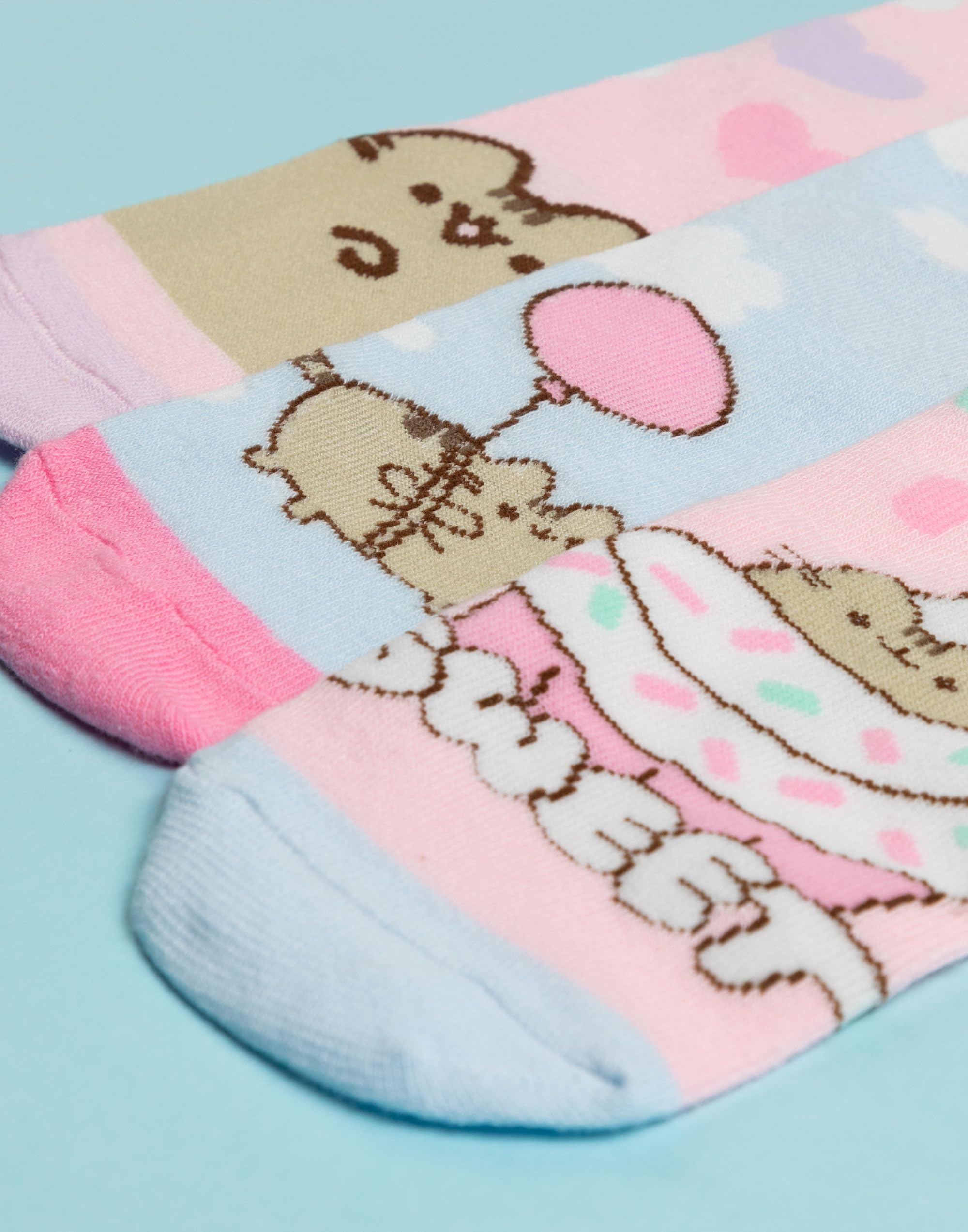 Pusheen Confezione da 5 calzini per ragazze | Calzature grafiche multicolori per bambini con gatti carini | Kitten Snack Attack Comodo set di calzini | Regalo di merchandising della serie Cartoon Cat