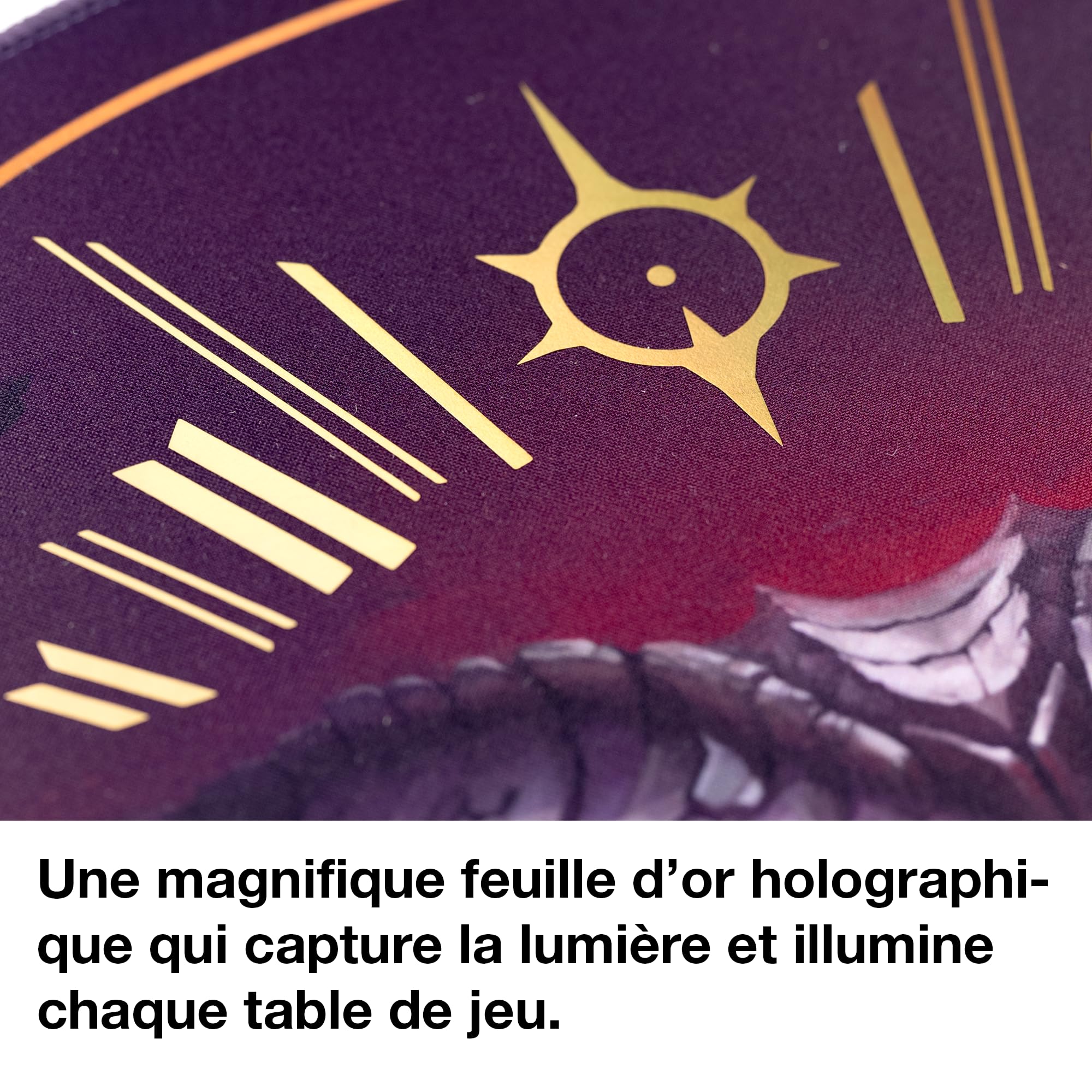The Whispering One - Tapis de jeu légendaire en forme de couronne | Détails dorés huilés à la main | Design de forme personnalisée | Compatible avec Magic