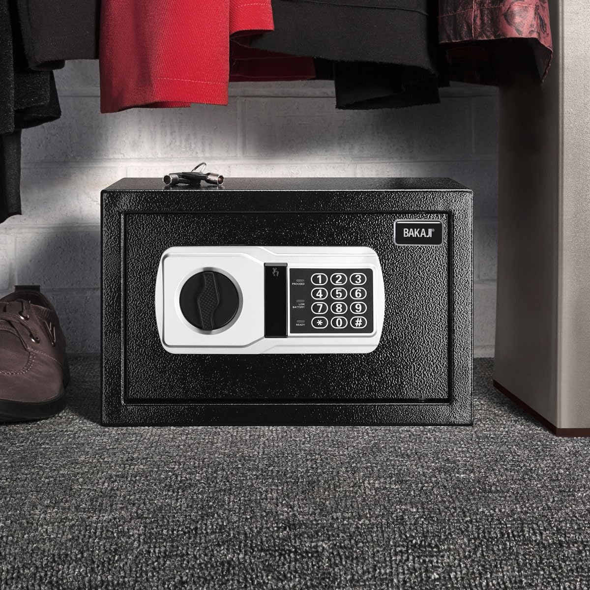 BAKAJI Cassaforte Elettronica di Sicurezza con Box Batteria Esterno, Cassetta Porta Valori e Documenti Antiscasso per Casa, Hotel, Installazione a Muro Parete o Indipendente, 31 x 20 x 20 cm (Nero)