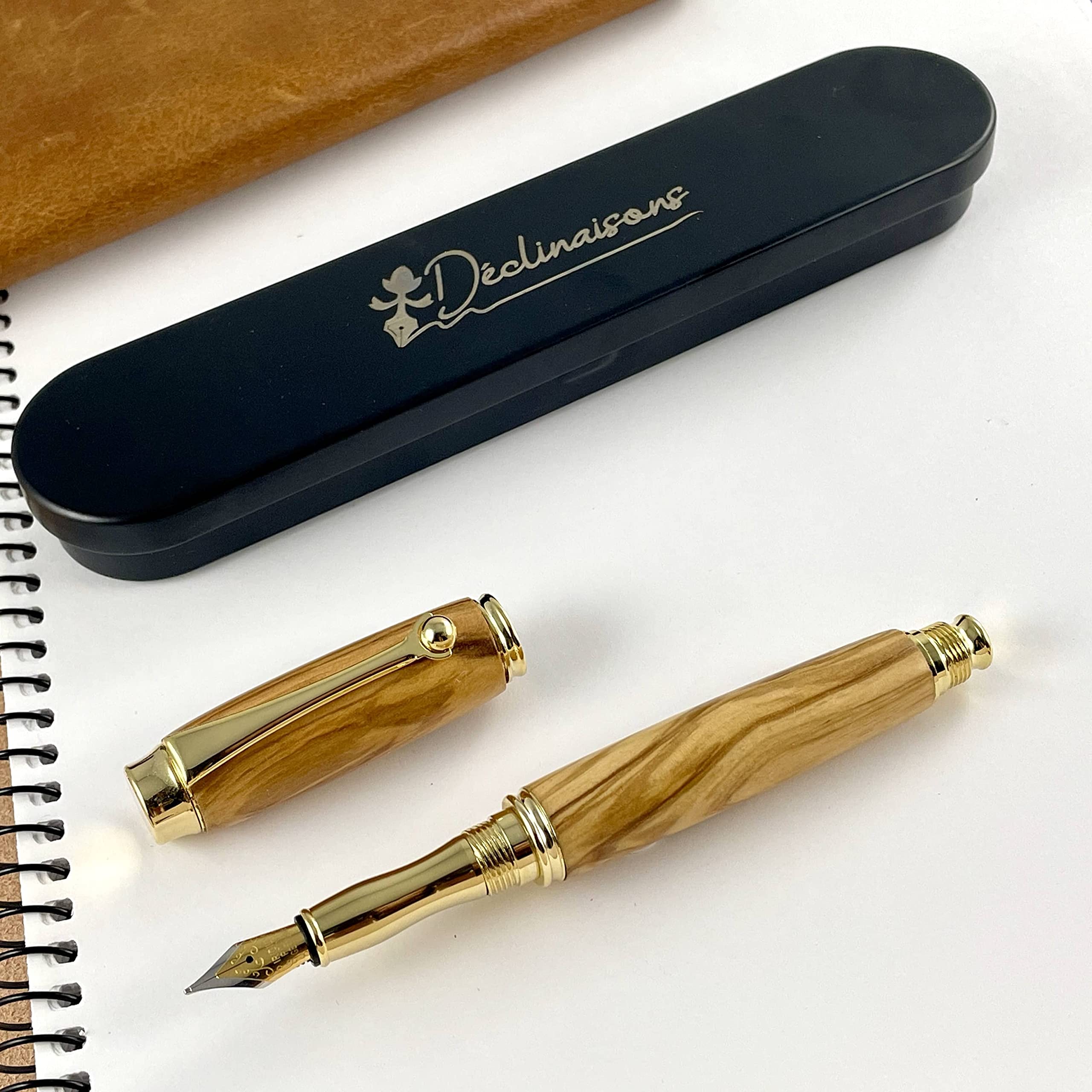 Stylo Plume Premium Bois Olivier d’Italie, Fabriqué à la Main en France, Cadeau Stylo Personnalisé avec Gravure, Livré avec boîte Métal | Cadeau Entreprise, Noël, Anniversaire, Mariage