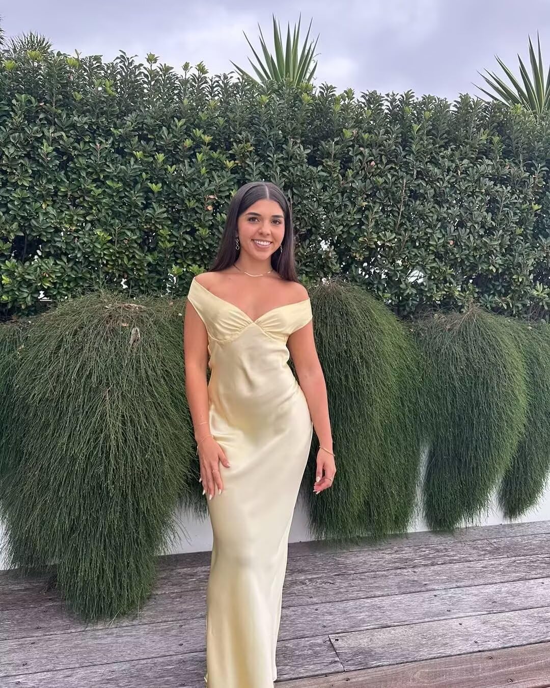 Long Satin Bridesmaid Dress for Women Off Shoulder V Neck Mermaid Prom Dresses