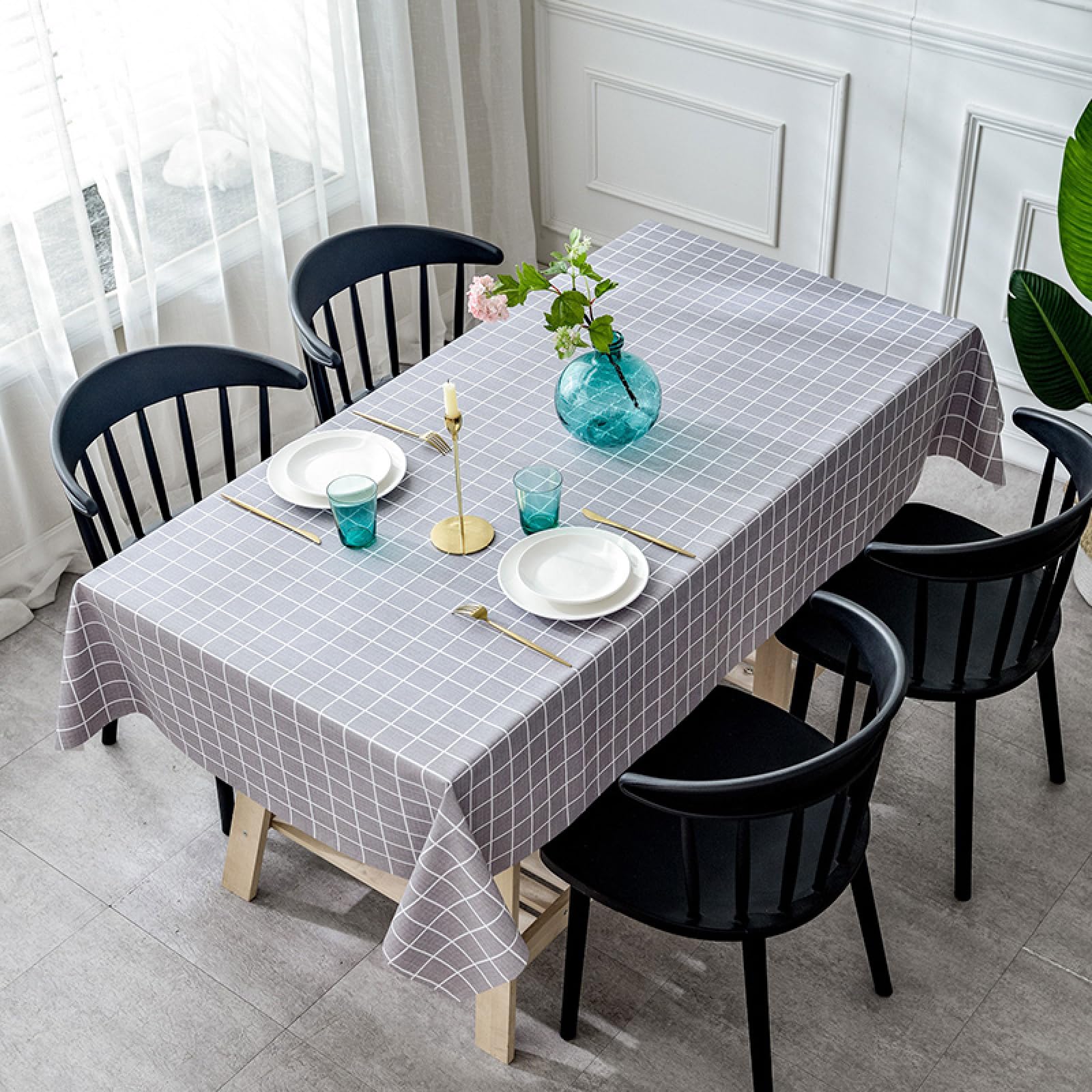 Nappe en sergé gris chaud pour repas de famille et table rectangulaire de salon