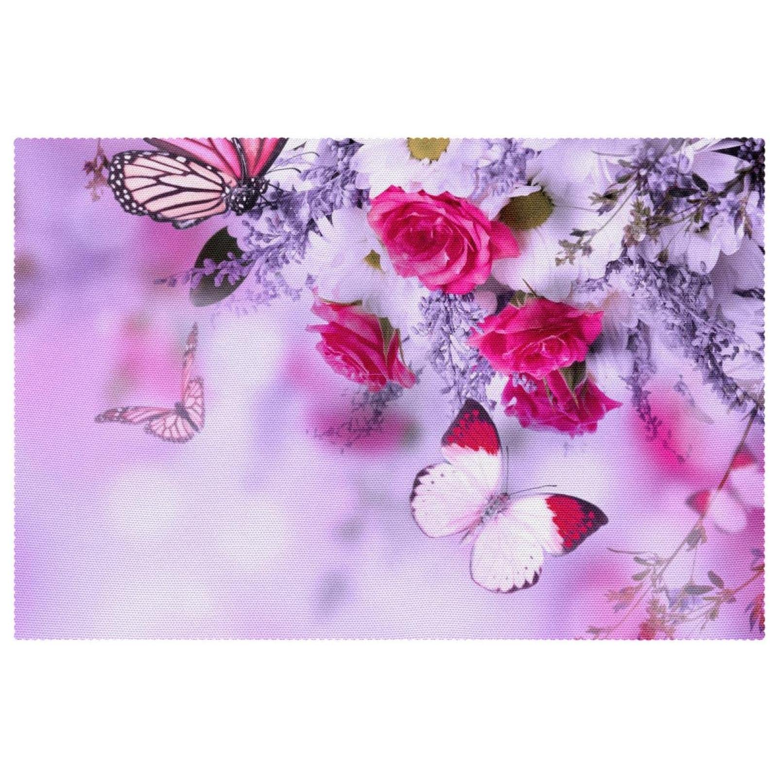 Set de table papillons dans roses pour repas de famille en terrasse
