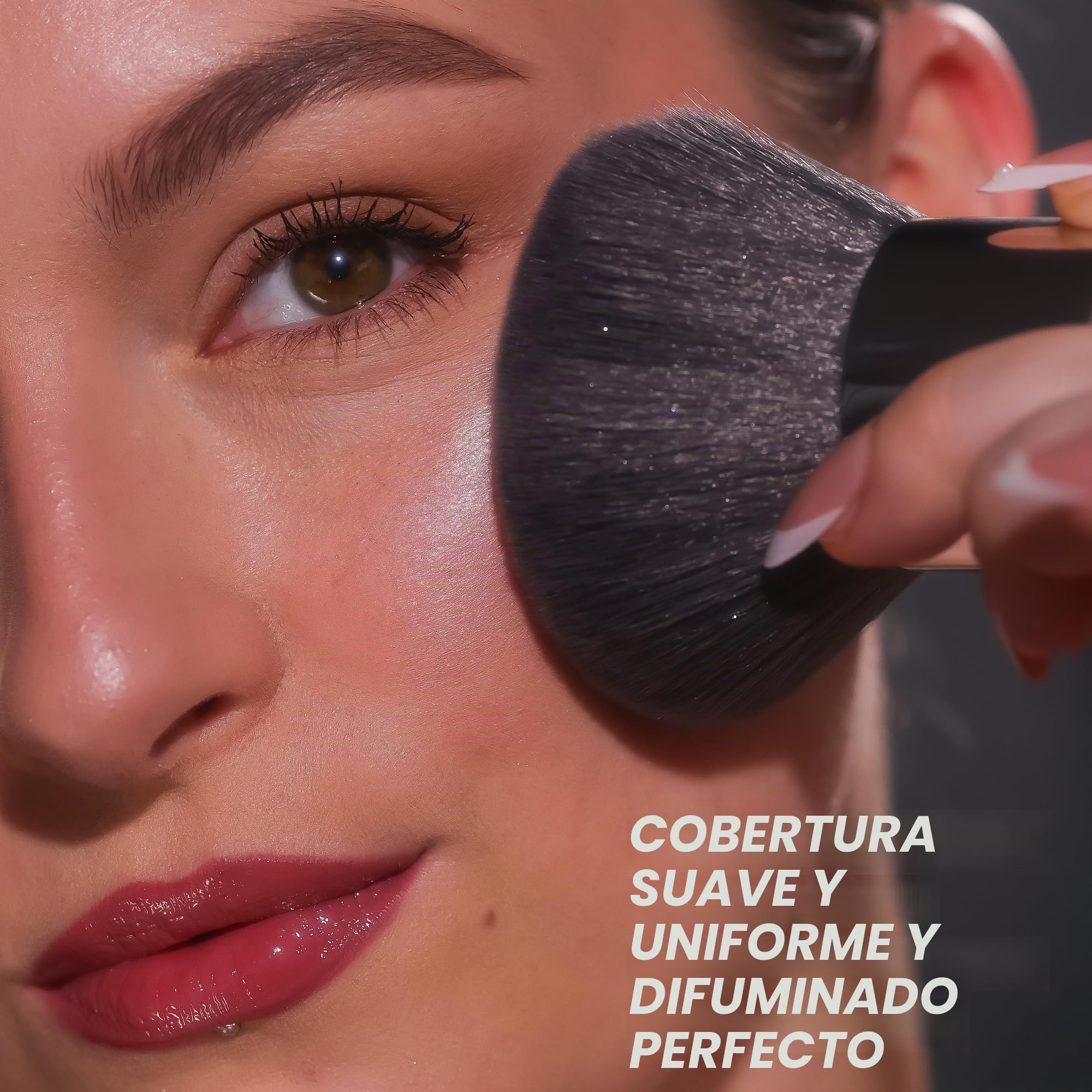 Brocha Kabuki Wonderskin – Brocha redonda para bronceador, rostro y cuerpo – Cerdas ultrasuaves para maquillaje líquido, compacto, suelto o polvo fijador