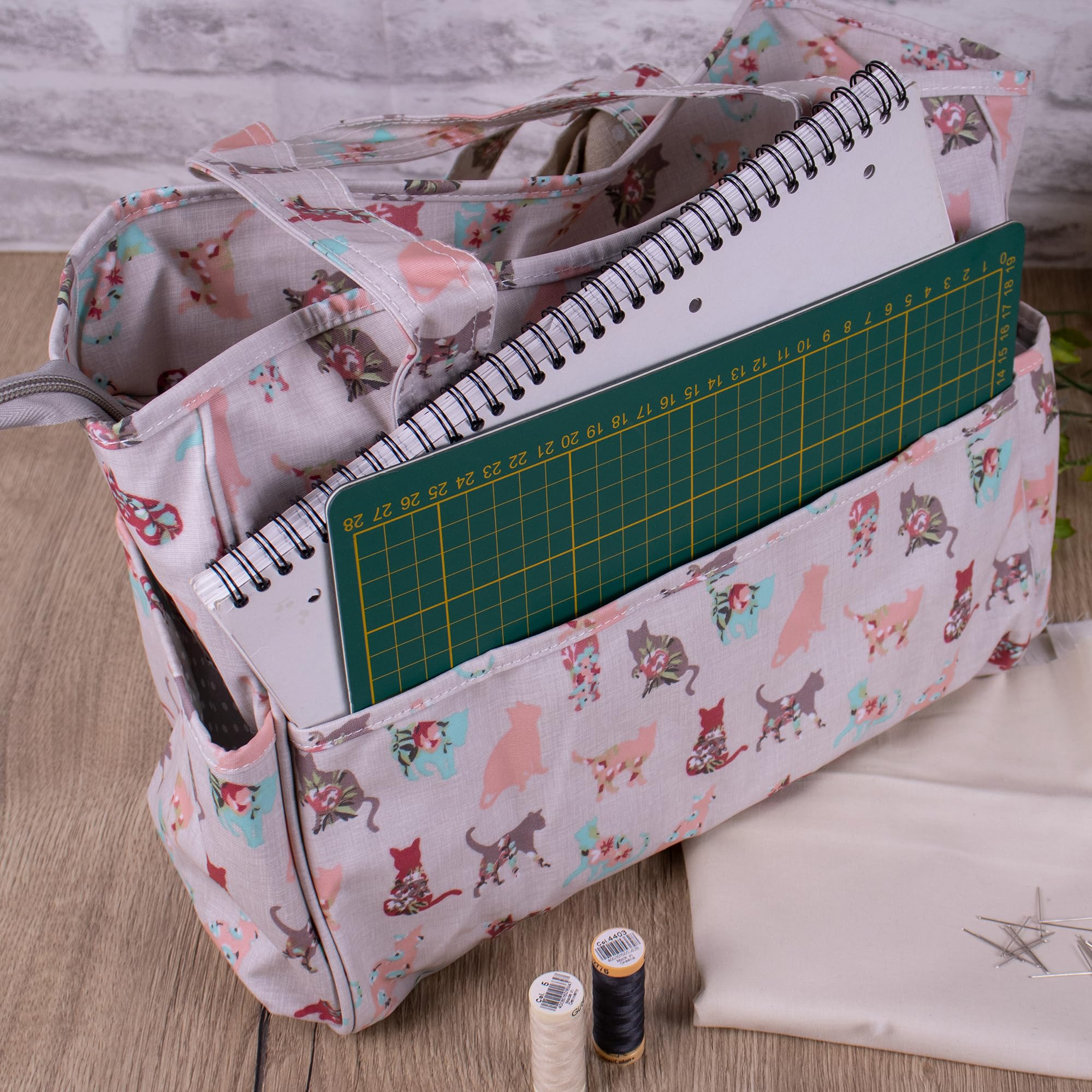 Hobby Gift Borsa Media per Maglia - Creativa da Viaggio con Scomparti, Organiser per Uncinetto per Punto Croce, Filati, Ricamo, Hobby Creativi e Progetti Artistici - 13 x 34,5 x 29 cm, Gatti