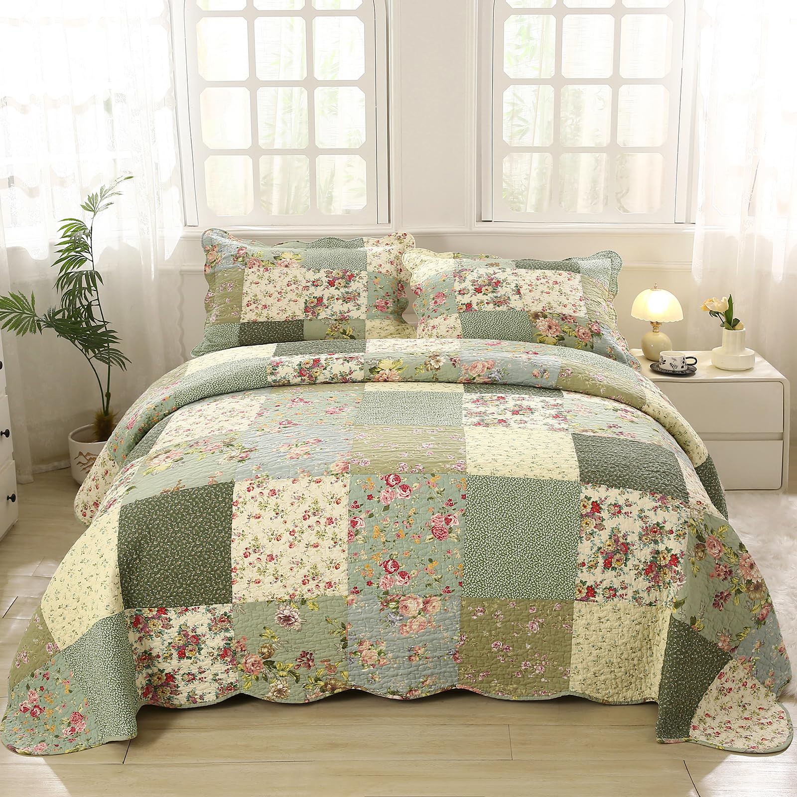 Photo 1 of vctops Boho Patchwork Cotton Quilted Bedspread Quilt Set Queen Size 3 Pieces Soft Reversible Lightweight Coverlet Set Floral Print 1 Quilt and 2 Pillow Shams (Green D,Queen)
