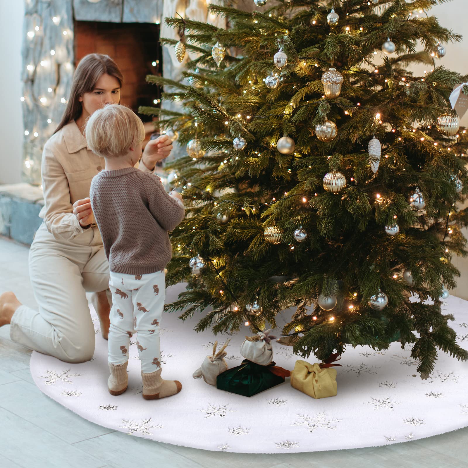 Couverture de sapin de Noël 120 cm blanche en peluche fausse fourrure flocons de neige argentés