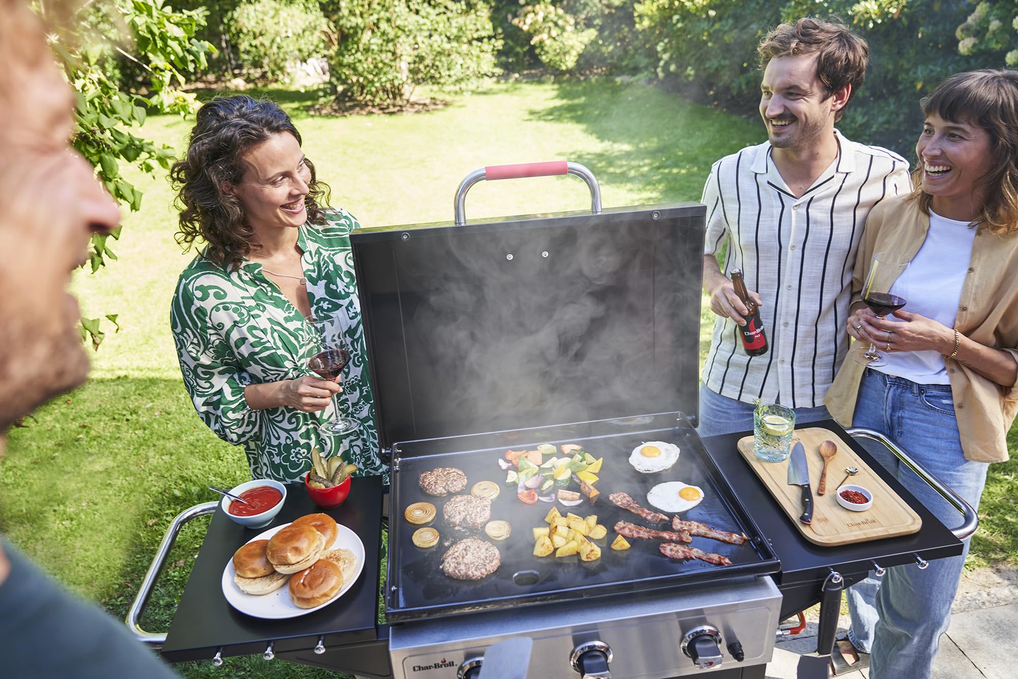Char-Broil Griddle 3400 Barbecue à Gaz, Plaque en Fonte 48 x 68 cm, Bac de Récupération des Graisses et de l'eau, Allumage Électronique