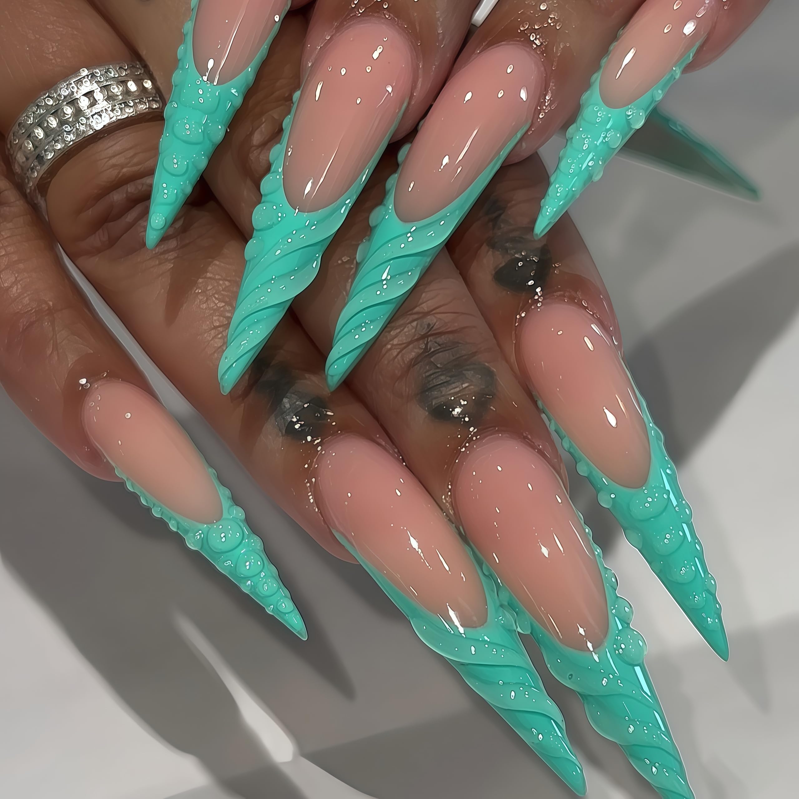 Stiletto Press on Nails Long Fake Nails Green Extra Long Glossy Acrylic Nail Press on French Tip Artificial with 3D Water Droplets Designs Stick on