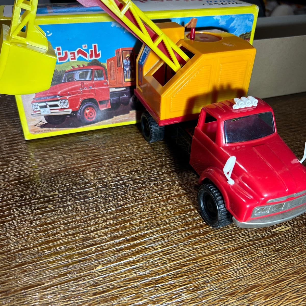 Amazon.co.jp: 玩具 いすゞ トラック タイヤショベル