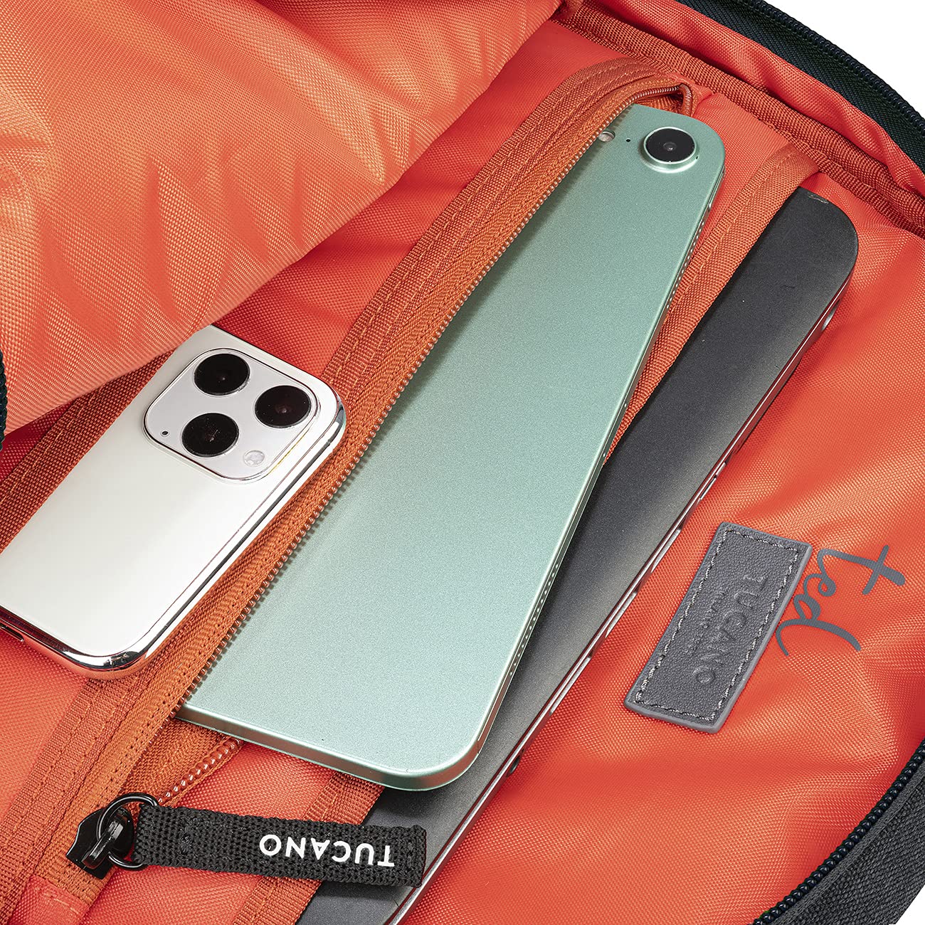 Tucano - Ted Zaino dal taglio sportivo, in materiale ottenuto dalla plastica riciclata, compatibile con Laptop fino a 14", MacBook 13", 14" ideale per ufficio, università, viaggio e tempo libero