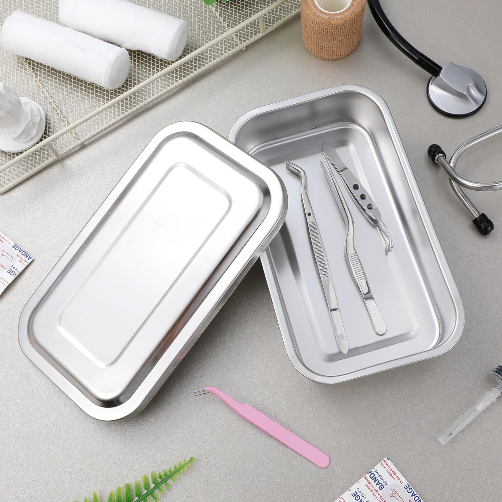 Ciieeo 4 Pièces Plateau Inox avec Couvercle Bac Multifonction pour Instruments Oraux Plateau et Facile à Stériliser Rangement Sécurisé pour Usage et Esthétique