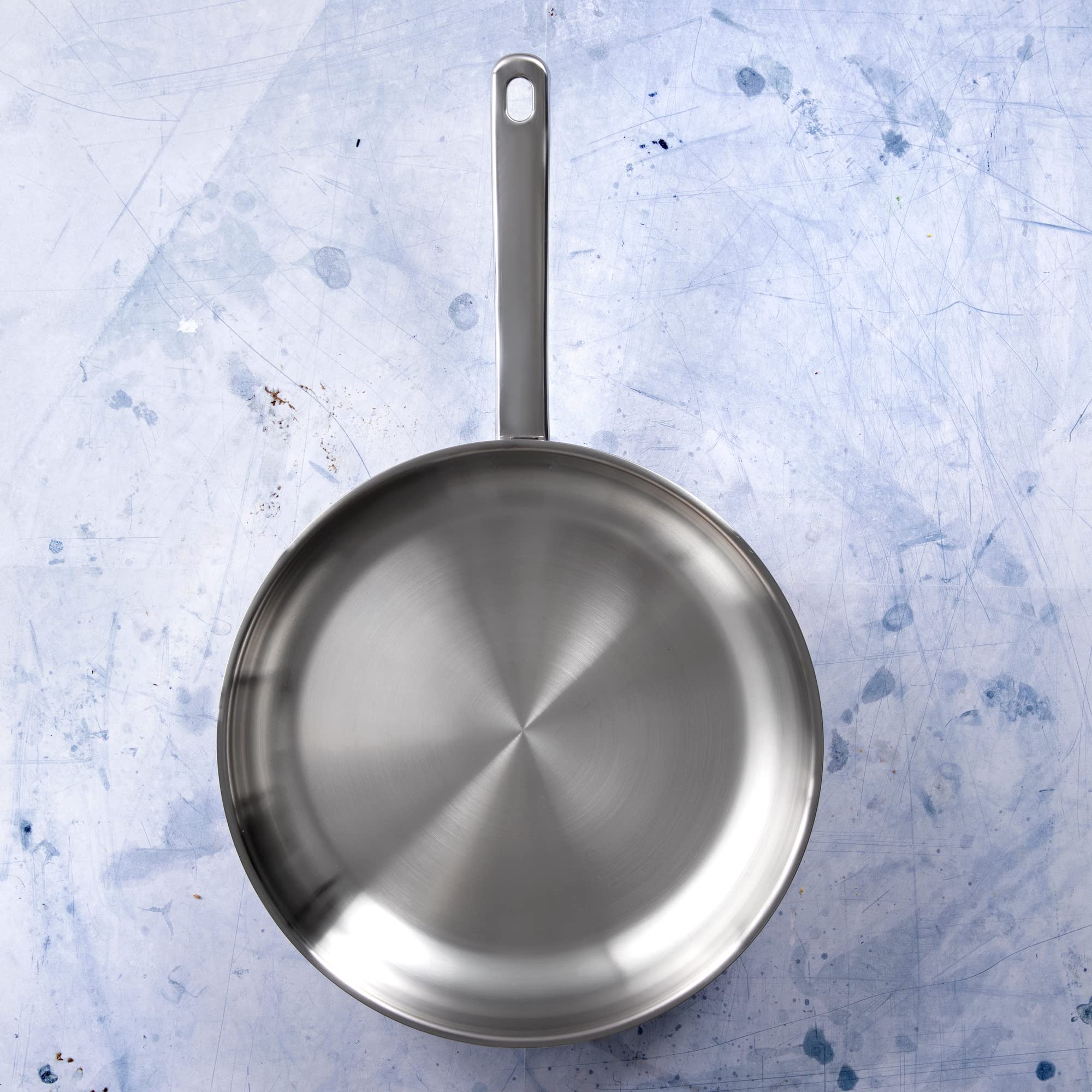 BK Bright Poêle à Frire en Acier Inox de 24 cm, Extérieur Poli, Poignée Stay Cool, Cuisson Professionnelle, Induction, Va au Four jusqu'à 230°C, Ustensiles en Métal, Lavable au Lave-Vaisselle, Argent