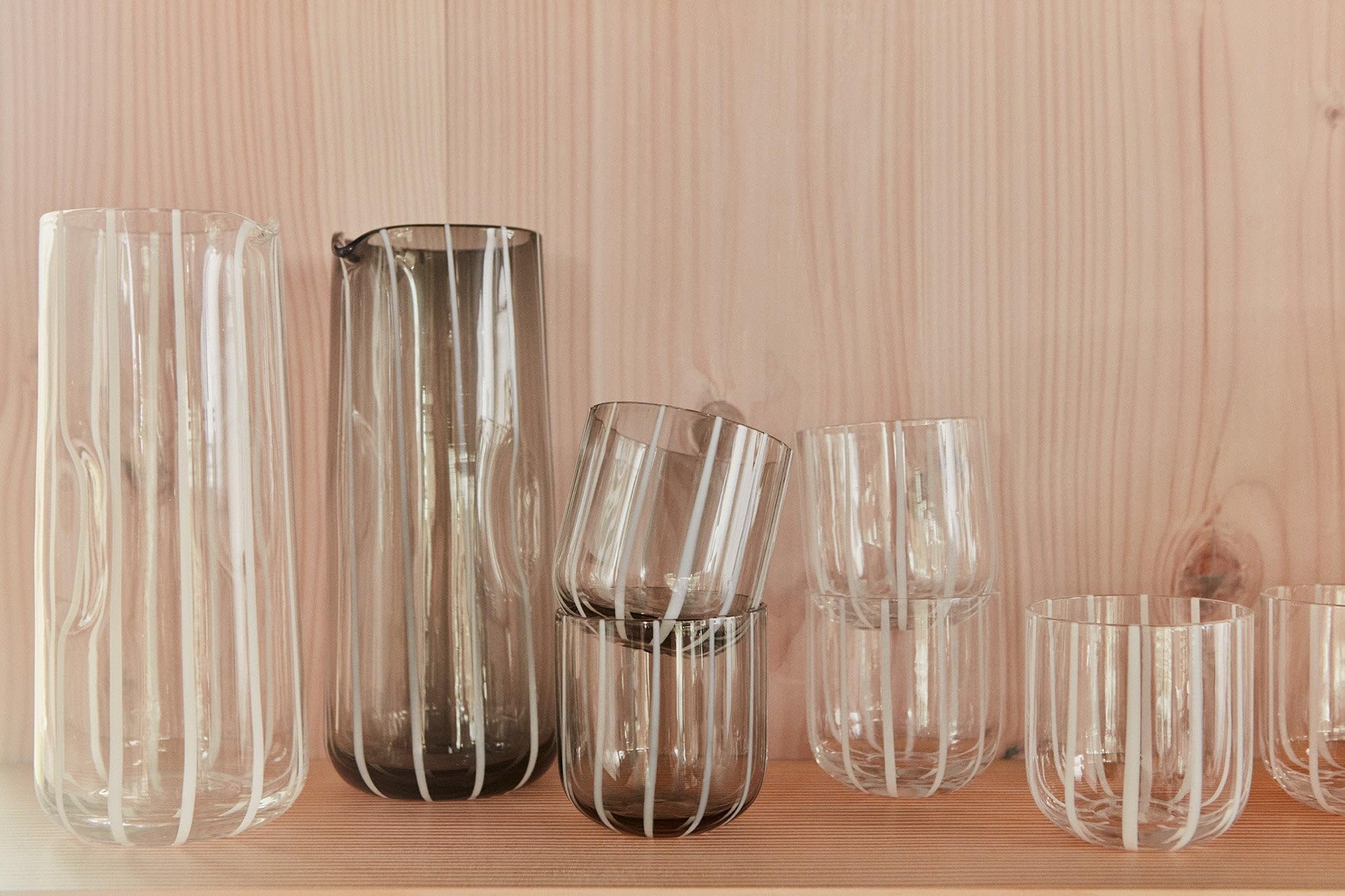 OYOY Living Mizu Water Carafe Clear - karafka na wodę, szklana, przezroczysta, w paski, ręcznie wykonana i dmuchana, Ø 10 x wys.: 23 cm, L300551-902