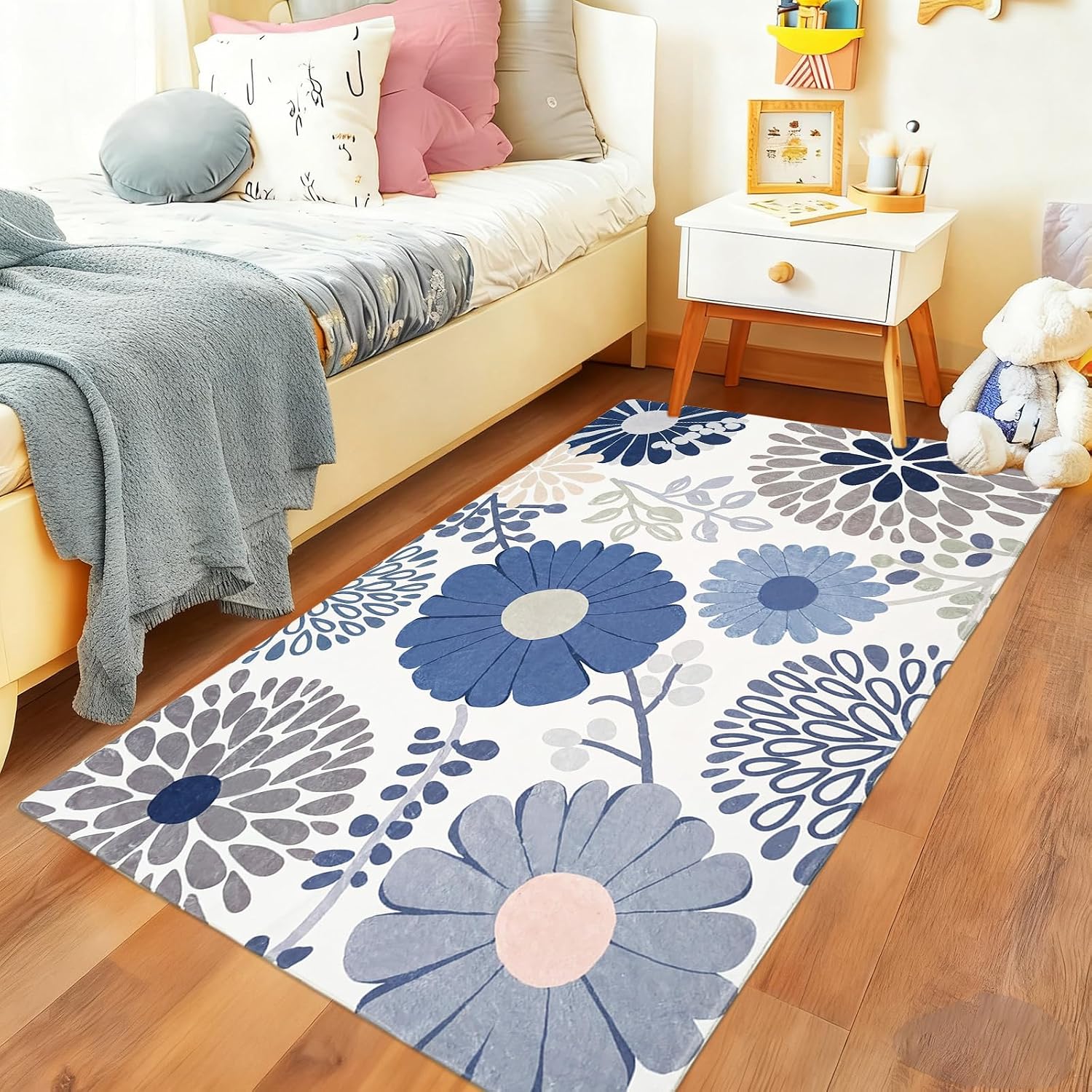 USTIDE Soft Pink Flower Rug 3x5, Machine Washable Non-Slip Floral Area Rug for Girls Bedroom, Kids Nursery Carpet, Small Thin Rug for Bedside, Dorm, Apartment Decor