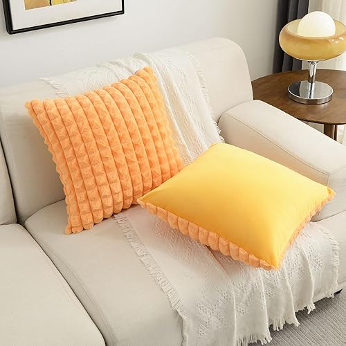 Miniatura 4 de Juego de 2 fundas de almohada decorativas naranjas de 20 x 20 pulgadas, fundas de cojín cuadradas, piel sintética esponjosa de conejo a cuadros y