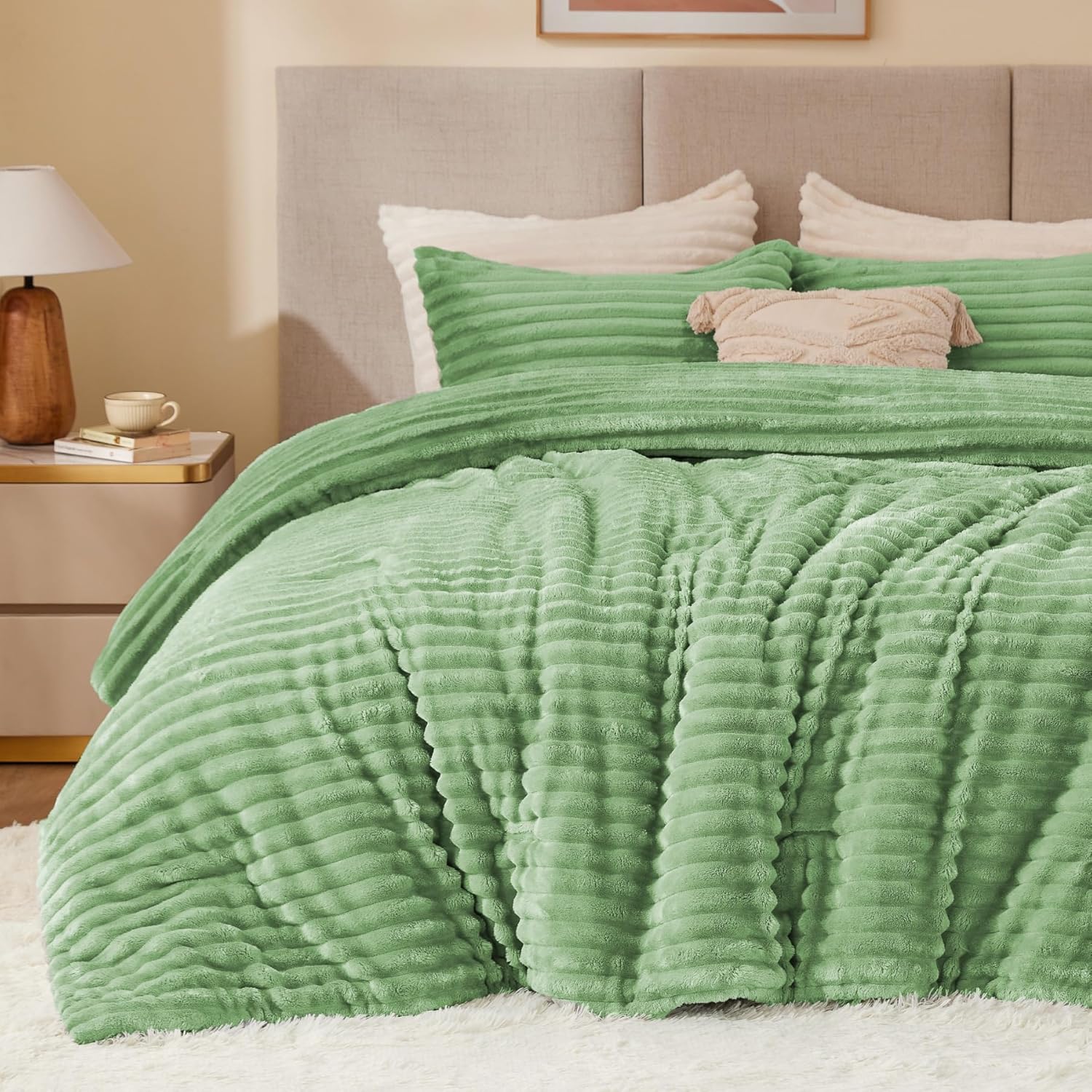 BEDELITE Fleece California King Comforter Set -Super Soft & Warm Fluffy Green Bedding, Luxury Fuzzy Heavy Bed Set for Winter with 2 Pillow Cases