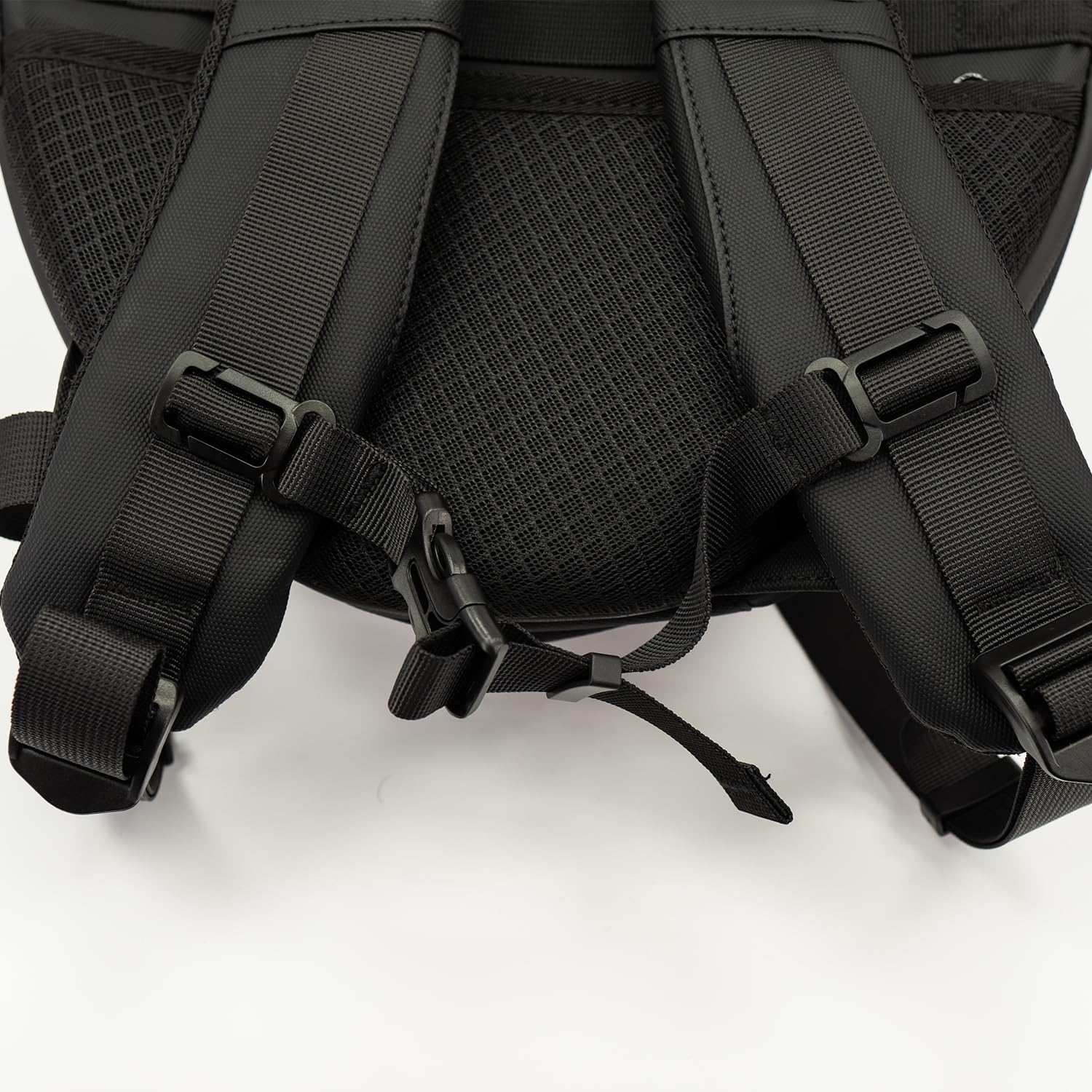 Woxter Mochila Led BLACK KNIGHT - Con Leds Programables, Compatibles con APP, Impermeable, Ciclismo, Moto y Patinetes Eléctricos, Bluetooth, para Cascos. 30 litros de capacidad