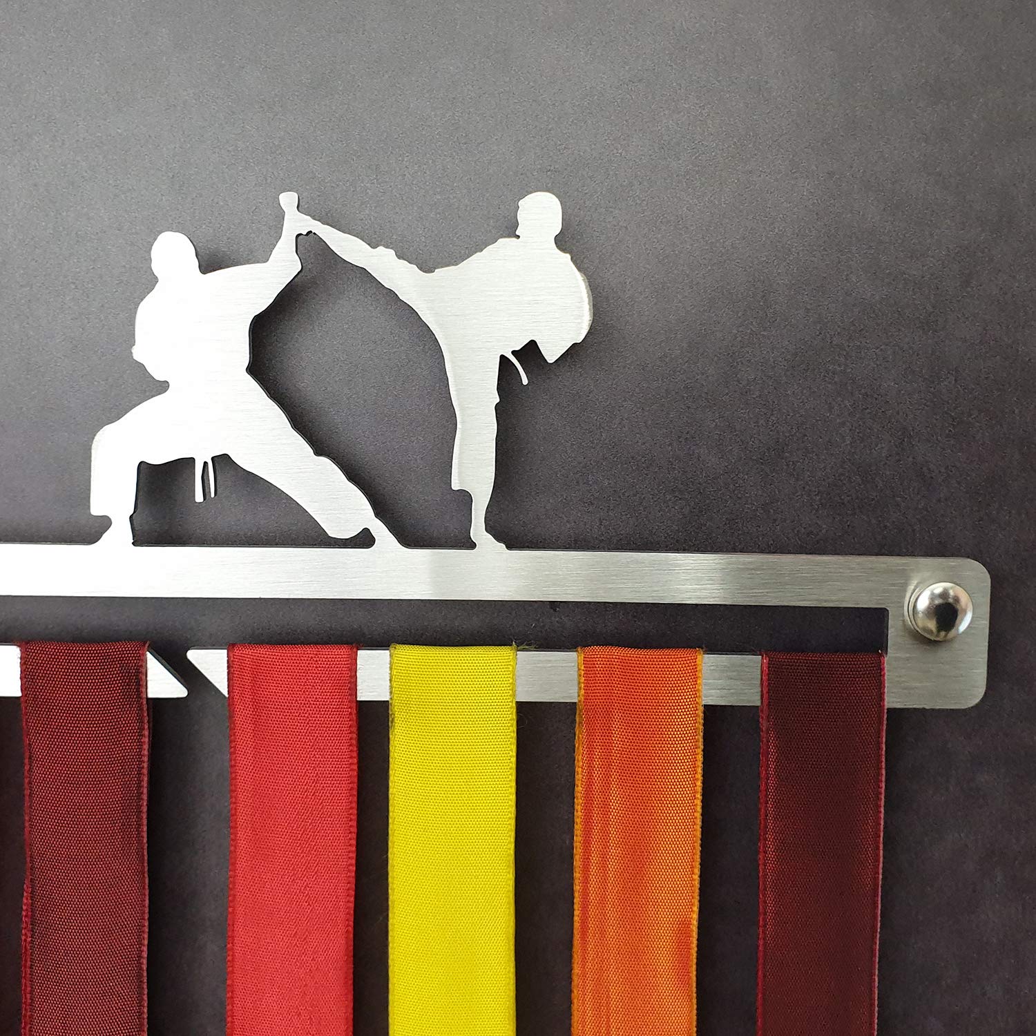 MEDALdisplay Karate - Medaillen Aufhänger - Wandhalterung für Medaillens Kampfkunst, Karateka - Medaillenhalter - Sport Medal Hanger - Gebürsteter Edelstahl - 100% Made in Italy