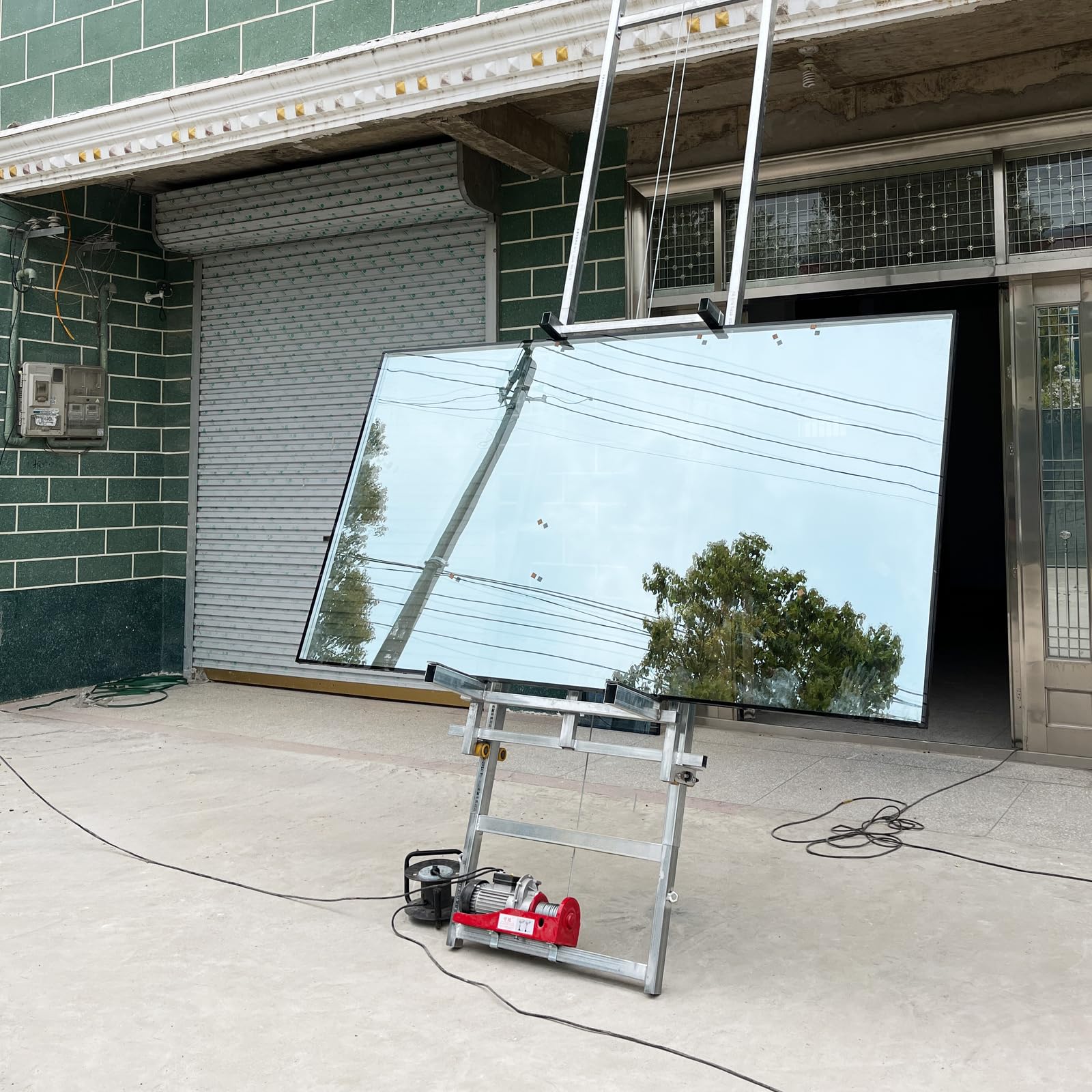 MSW Elevador de tejados 15 m hasta 200 kg 1500 W 12 m/min 150 x 70 cm Diseño Vertical también para Tejados Planos Ascensor de construcción Elevador de escalera Elevador de techo