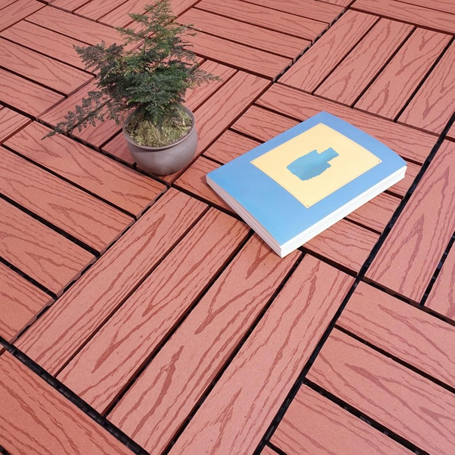 Dalles de terrasse à clipser effet brique pour aménager un balcon extérieur