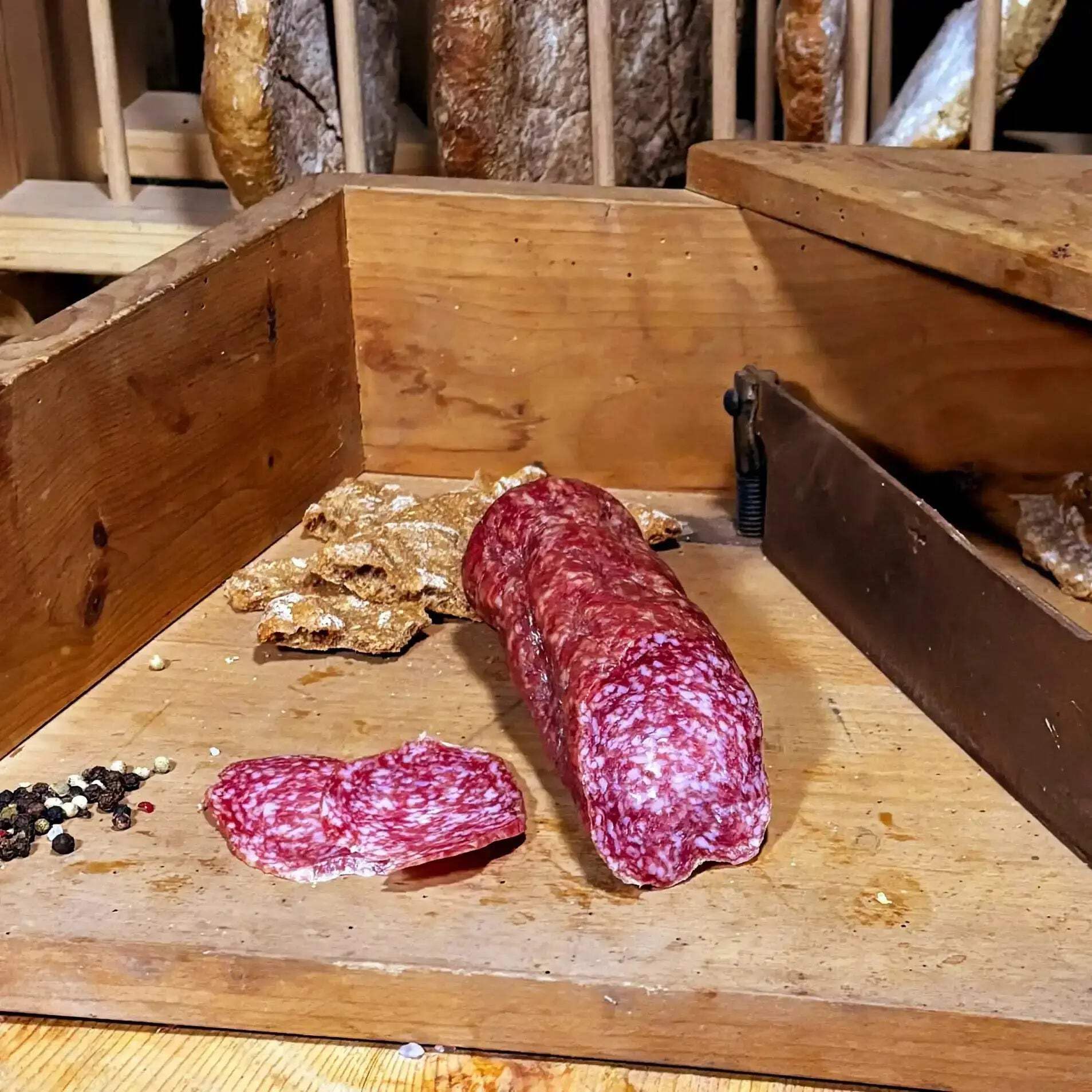 Gourmet Degustationspaket – Südtiroler Spezialitäten Paket – Speck, Salami, Kaminwurzen handwerklich hergestellt & traditionell veredelt