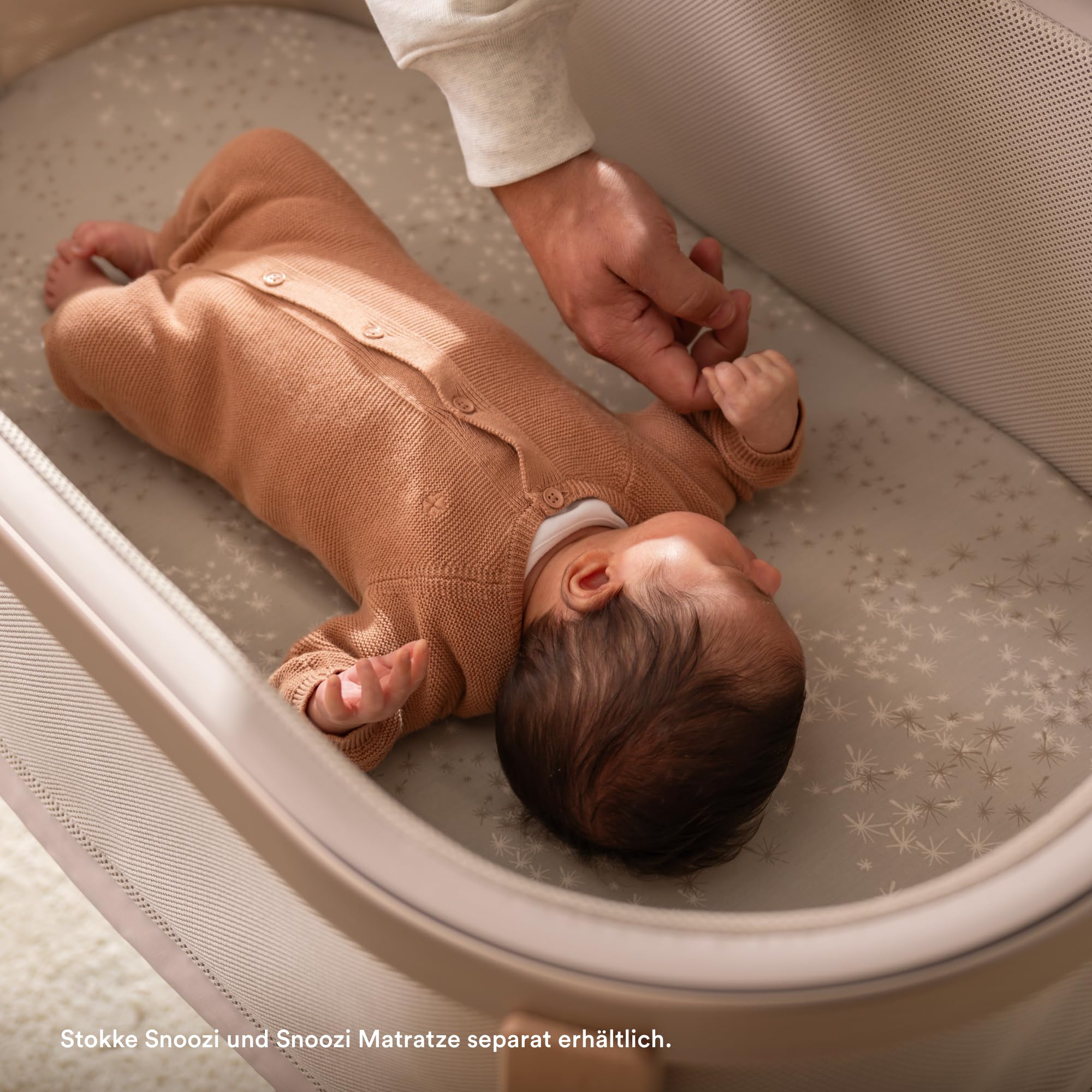 Stokke Snoozi Spannbetttücher - 1 Dandelion Beige & 1 Vanilla Cream - Passend für die ovale Snoozi Matratze - Weiche Bio-Baumwolle - Maschinenwaschbar