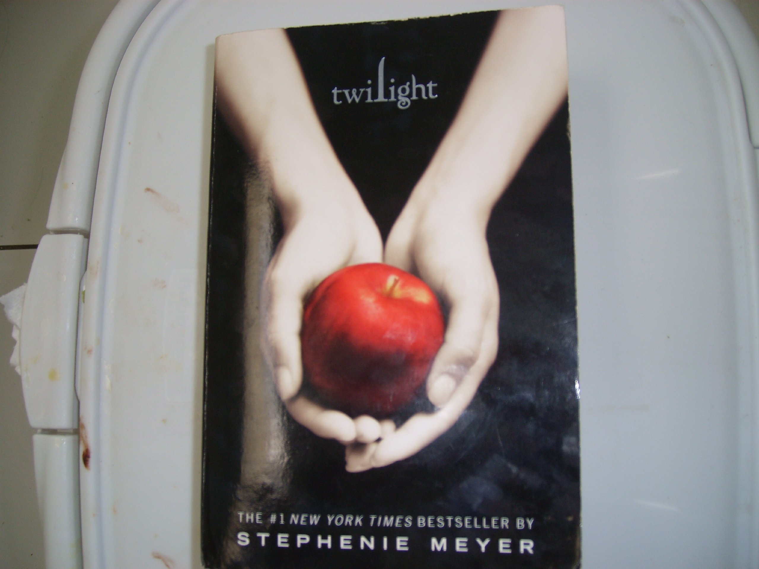Buy Twilight (The Twilight Saga, volume 1) — BookShops.in