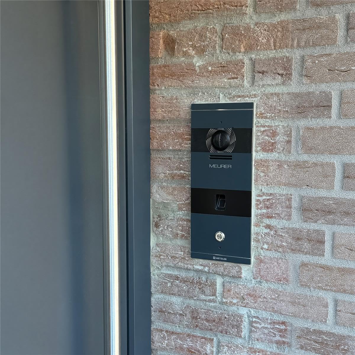 Metzler VDM10 2.0 Video Sprechanlage mit Türöffner (Stromversorgung) & Fingerprint - Anschluss 2-Draht IP - Türsprechanlage mit HD-Kamera - 1 Familienhaus Sprechanlage - in RAL7016 Anthrazit | Niko