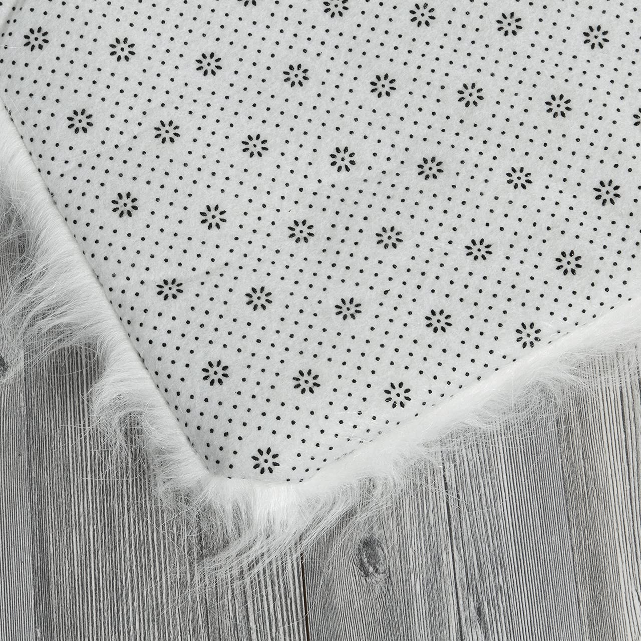 CanadianCat Company | Plüschmatte - Fensterliege | weiß | ca. 115 cm x 25 cm - Katzen Kuschelmatte für Fensterbank