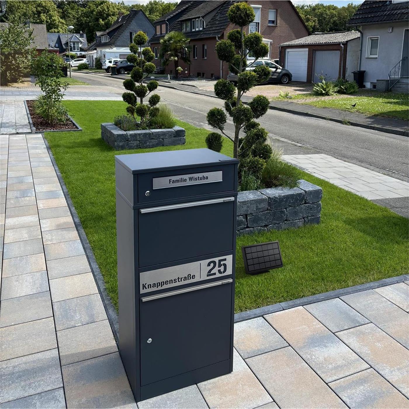 Metzler® boîte aux Lettres Colis avec éclairage LED Solaire et Plaque nom gravée RAL 7016 Anthracite – Acier thermolaqué sur Pied, capacité XL sécurisée et résistante intemperies Bispo 2