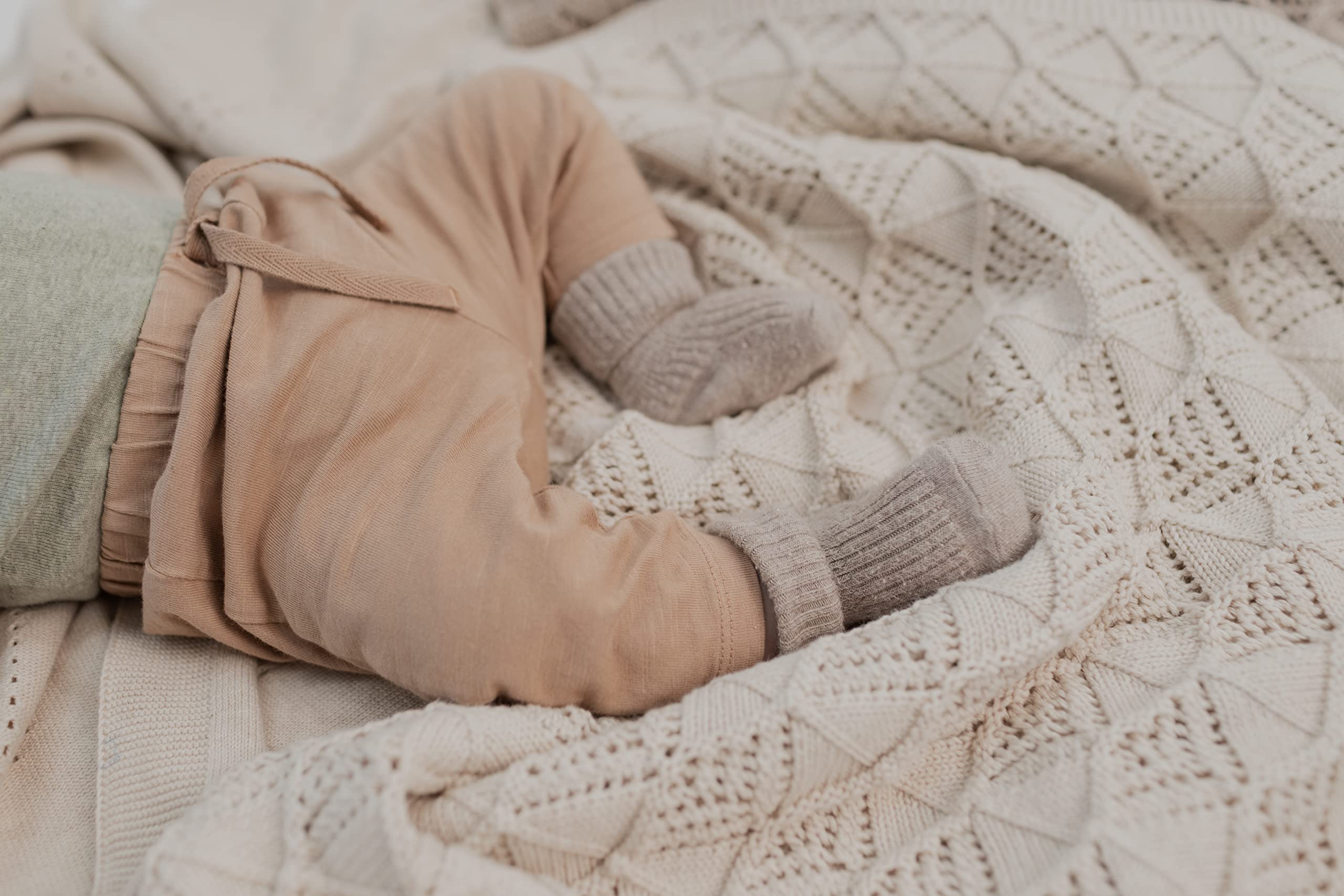 Kocyk dzianinowy BIBS Pointelle, 100% organicznej bawełny, 70x100 cm, mięciutki kocyk niemowlęcy, 100% bawełna organiczna. Wyprodukowano w Danii Pointelle/Ivory