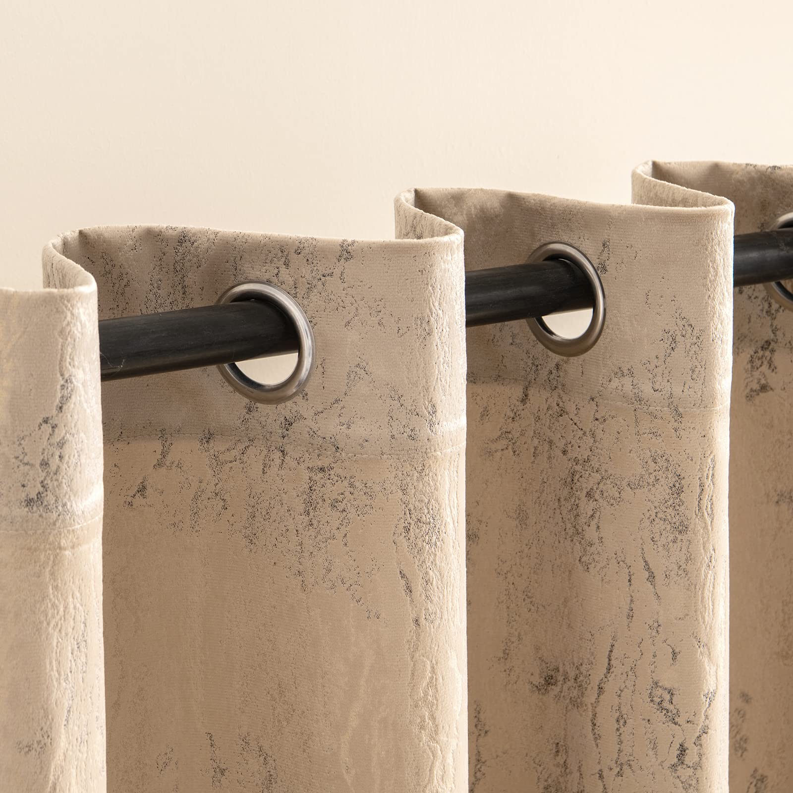MIULEE 2 Piezas Cortina Terciopelo para Ventana Cortina Elegante con Ollaos Anti-Ruido para Salón Habitación Dormitorio Oficina 140 x 245 cm Beige