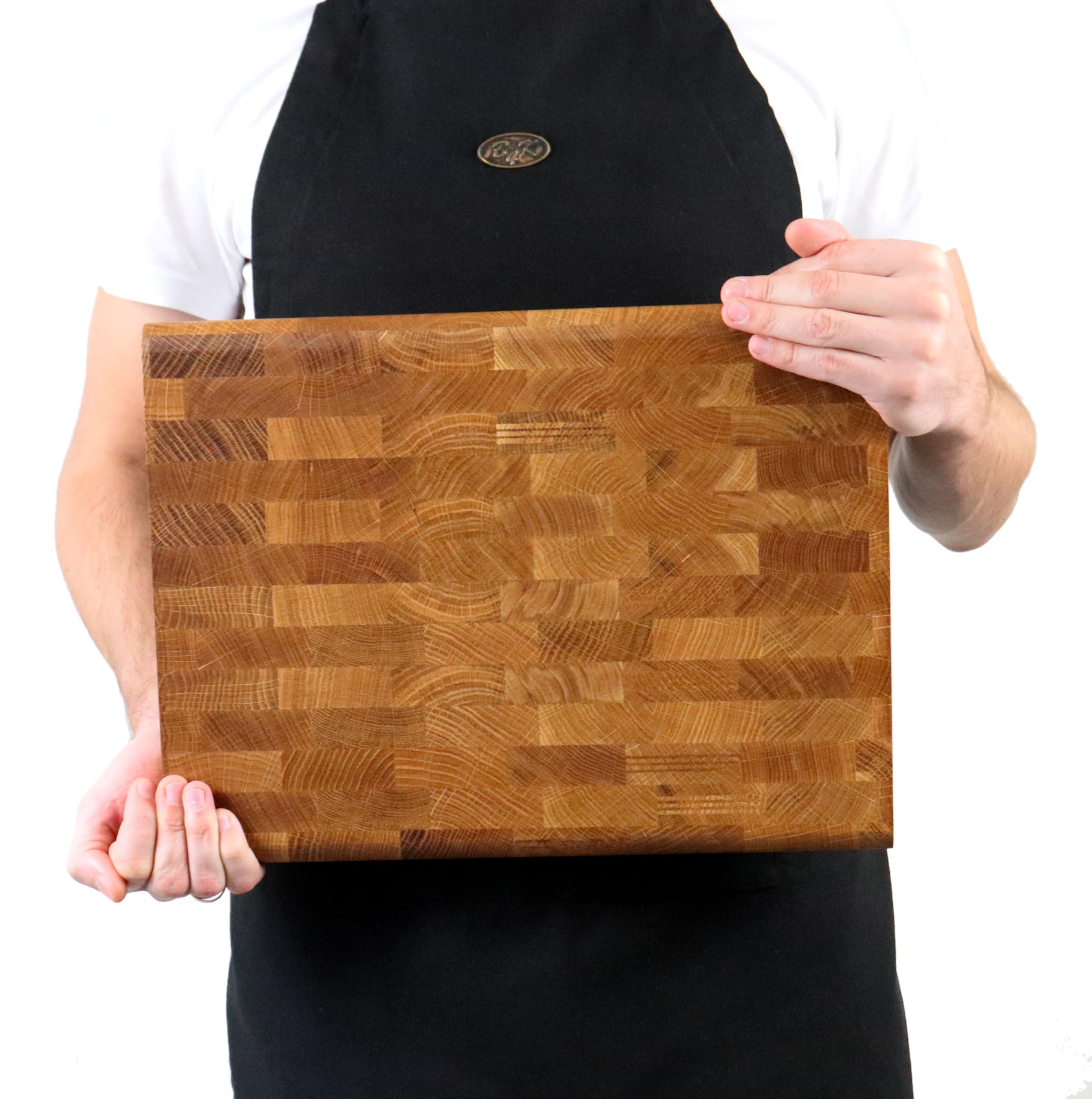 B4K® Schneidebrett Hackblock aus Eichen-Stirnholz mit abgerundeten Kanten – rutschfest mit Silikonfüßen & Griffmulden – ideal für Küche & BBQ