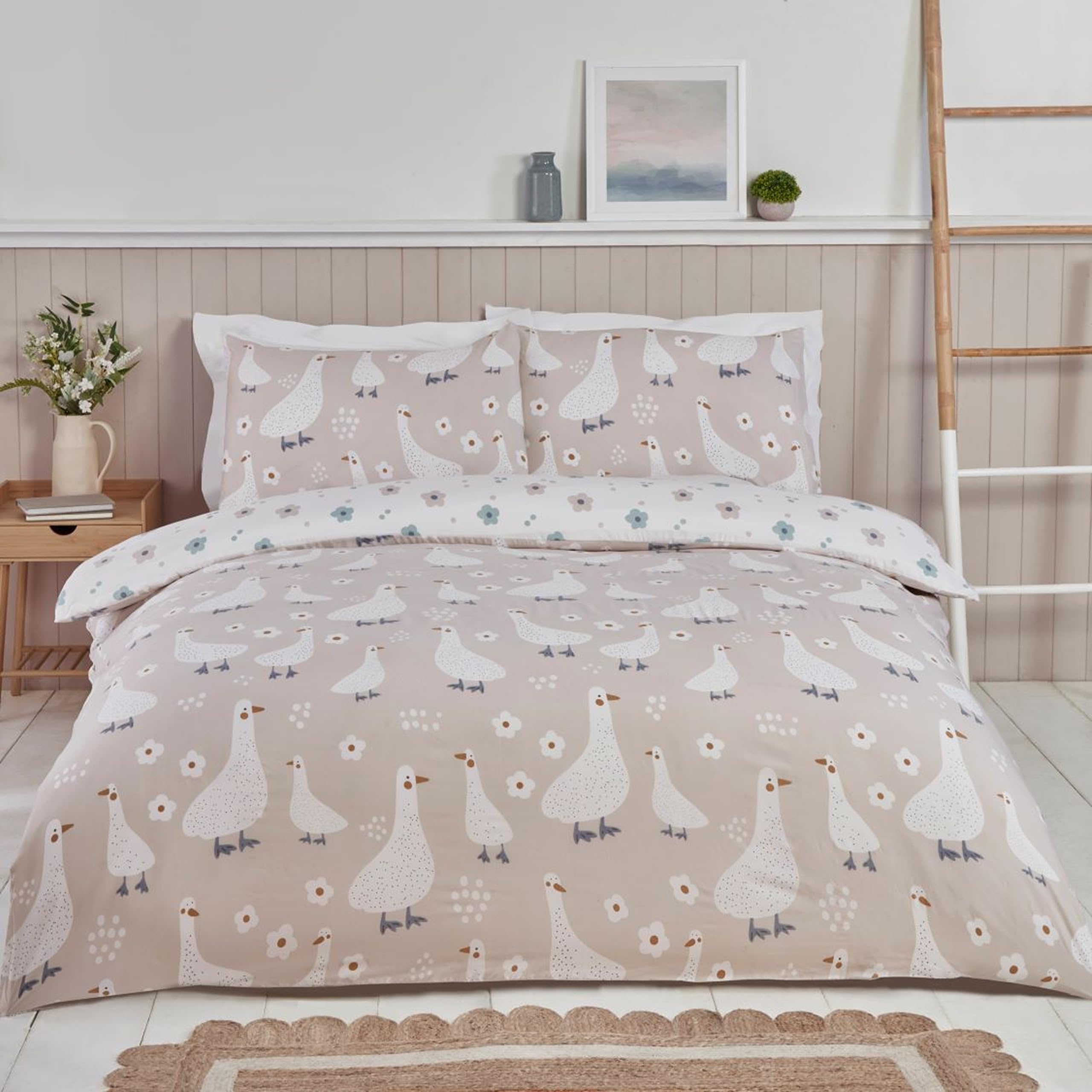 Rapport Home Jemima Duck Reversible Microfibre Bedding Double Duvet Cover Set Natural – Cute Animal Print Quilt Cover with Pillowcases