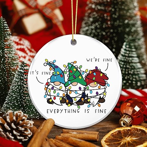 Miniatura 4 de Divertido adorno de gnomo 2025  Everything is Fine gnomos enredados con luces  Lindo regalo de humor navideño para amigos, familiares y compañeros