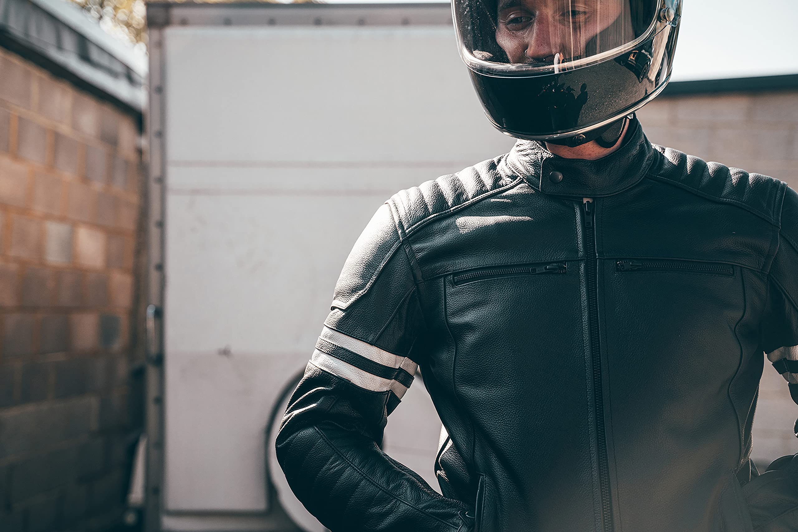 Texpeed Chaqueta de moto de cuero hombre - Chaqueta de moto de turismo con auténtica protección CE (EN 1621-1) y diseño Café Racer - Negra con franja blanca - XL