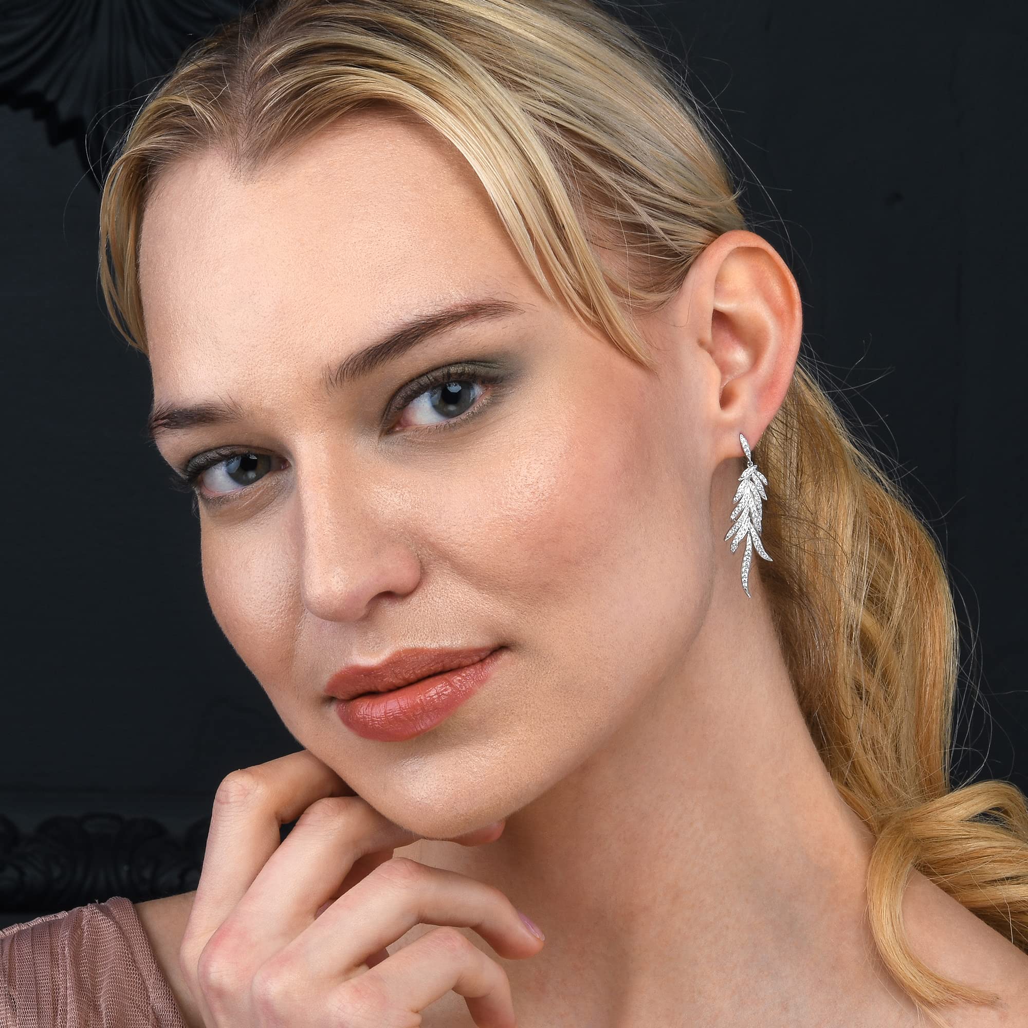 namana Lange Ohrringe aus 925 Sterlingsilber für Damen und Mädchen baumelndes Blattmuster mit Zirkonia-Steinen, lange Ohrringe für Frauen aus 925 Sterling-Silber mit Geschenkbox