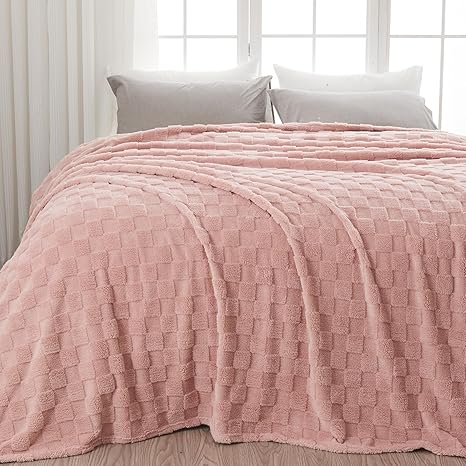 NEWCOSPLAY Super Soft King Blanket Pink Premium Silky Flannel Fleece 3D Checkered Lightweight Bed Blanket All Season Use (Pink Checkered, King(90"x110"))