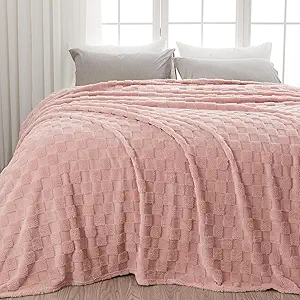 NEWCOSPLAY Super Soft King Blanket Pink Premium Silky Flannel Fleece 3D Checkered Lightweight Bed Blanket All Season Use (Pink Checkered, King(90"x110"))