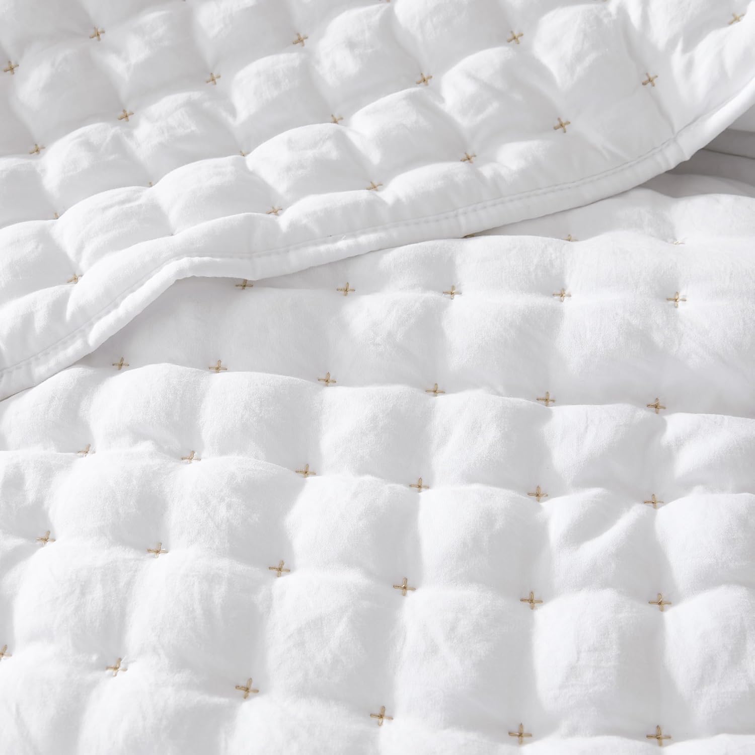 White  Size California Cal King Size Quilt Bedding Sets with Pillow Shams, Oversized Lightweight Soft Bedspread Coverlet, Quilted Blanket Thin Comforter Bed Cover, 3 Pieces, 116x106 inches