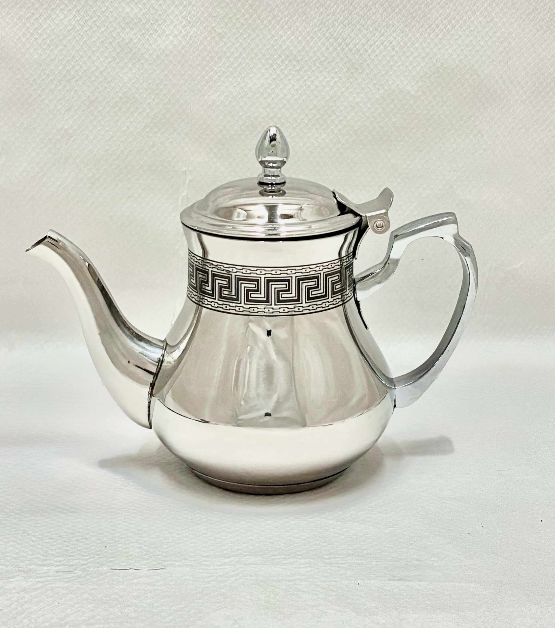 Tetera marroquí/árabe de acero inoxidable con diseño elegante. Con filtro integrado. Selecciona el tamaño adecuado para tí y/o para tu familia. (0.8 L)