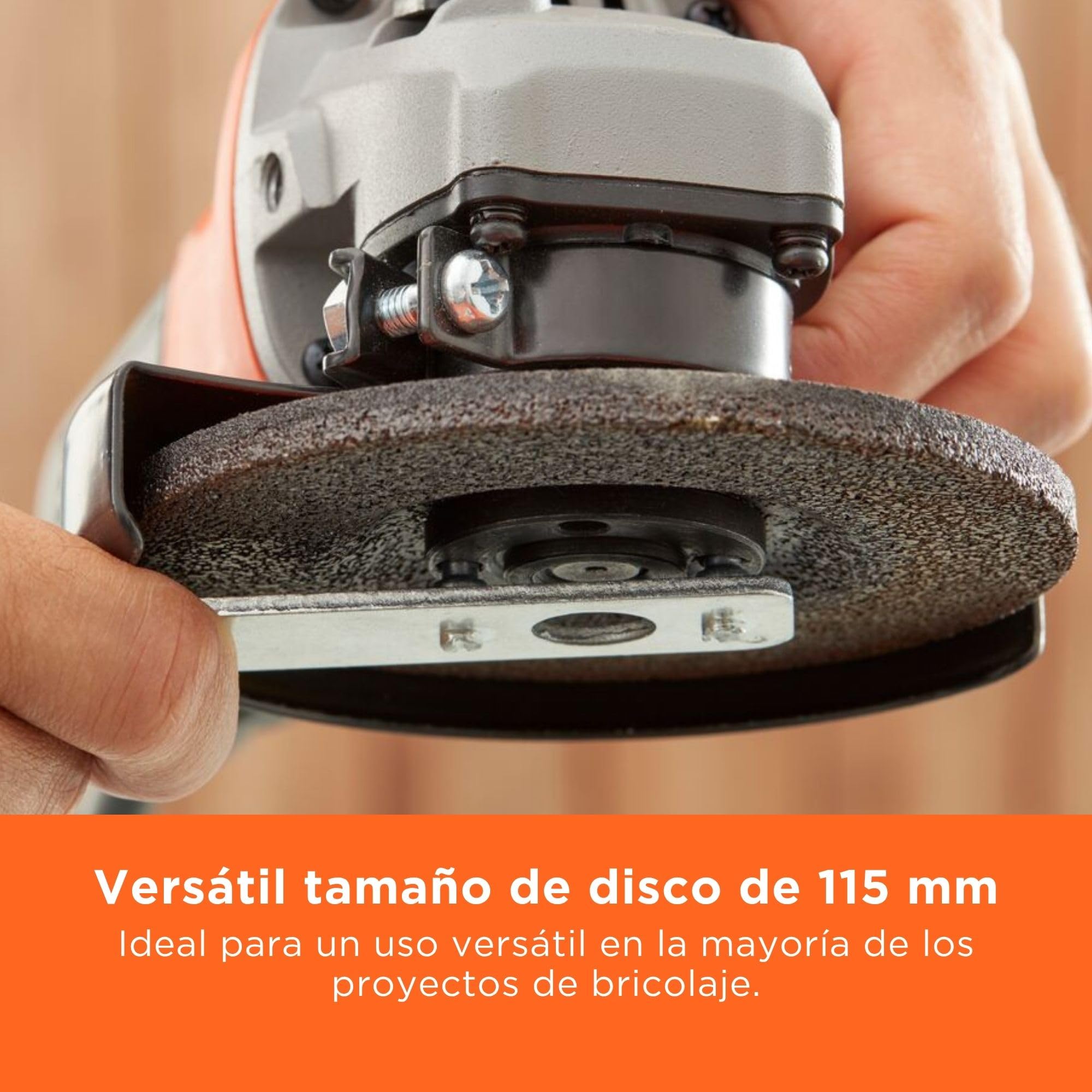 BLACK+DECKER Amoladora angular compacta con cable de 15mm 710W, BEG010-QS,