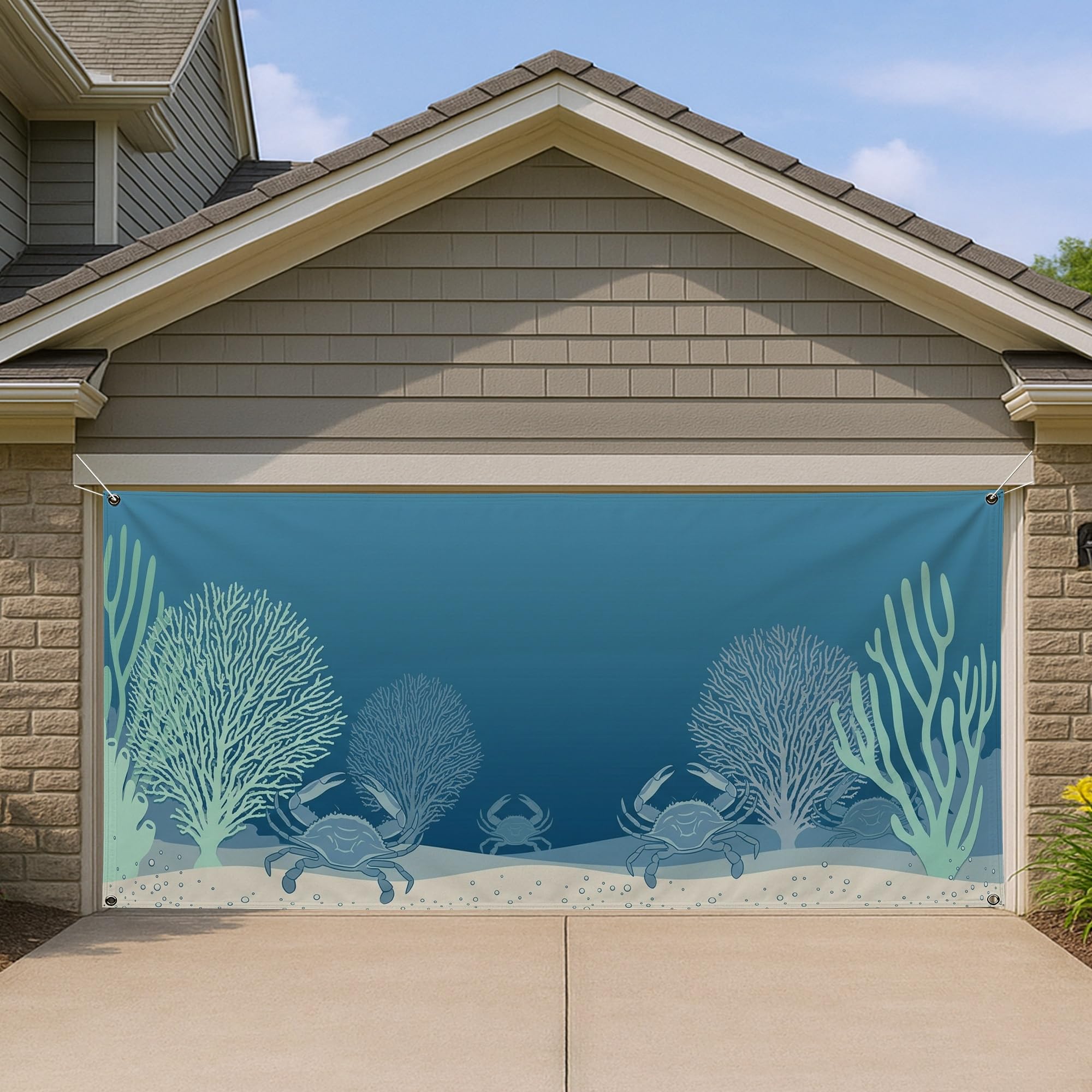 Housse de porte de garage corail bleu : camoufler une façade usée avec des créatures sous-marines